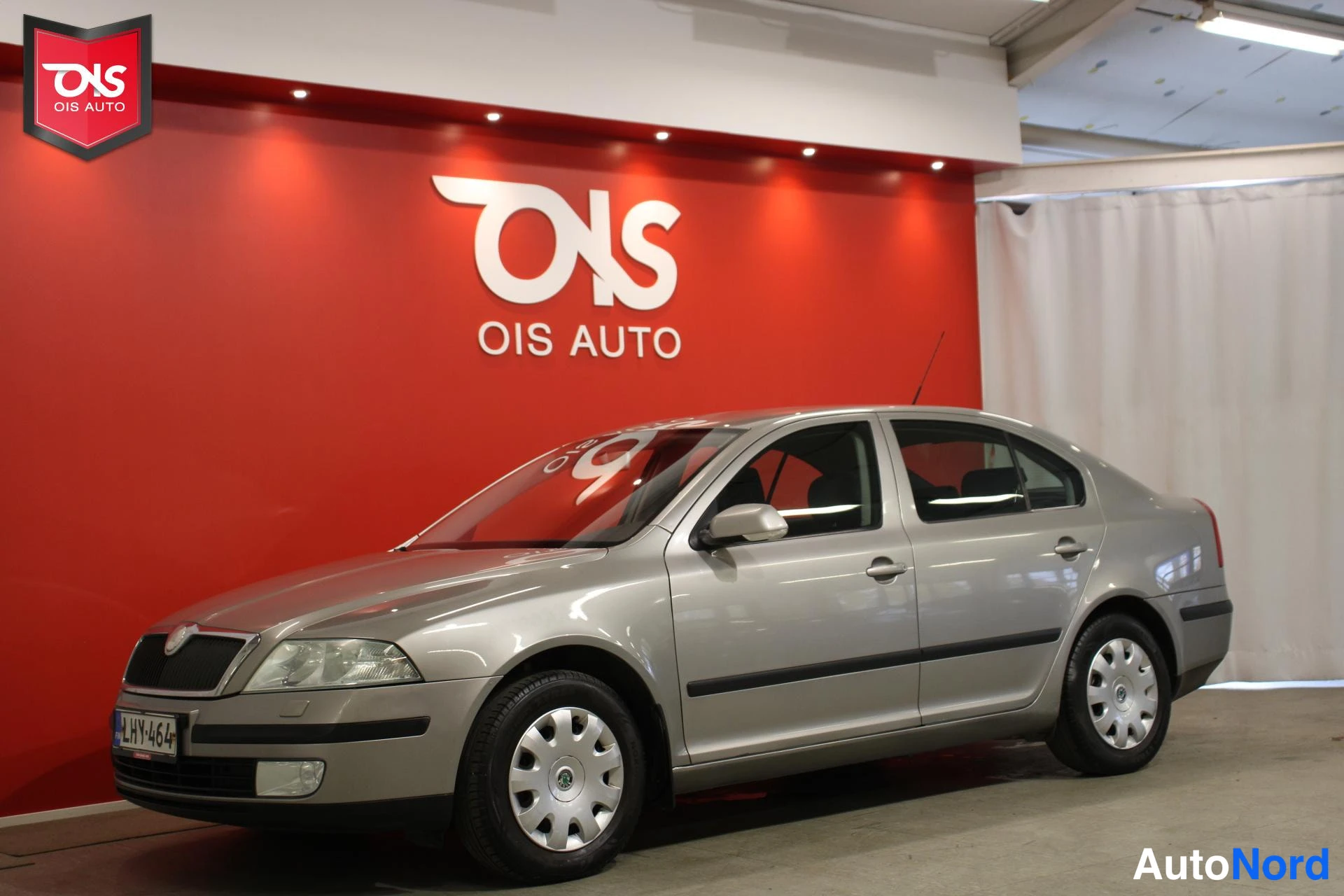 Hopea Skoda Octavia 2006, etuviisto, keula vasemmalle, kuva 2