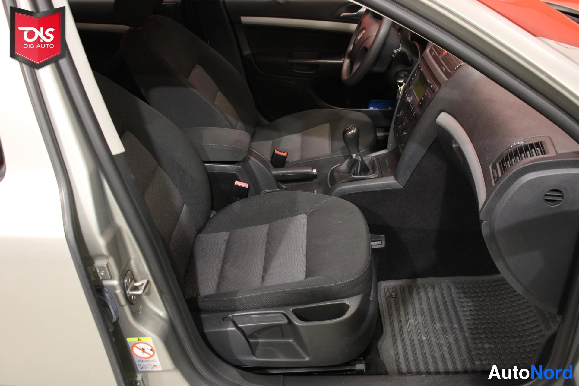 Hopea Skoda Octavia 2006, ohjaamo, kuva 11