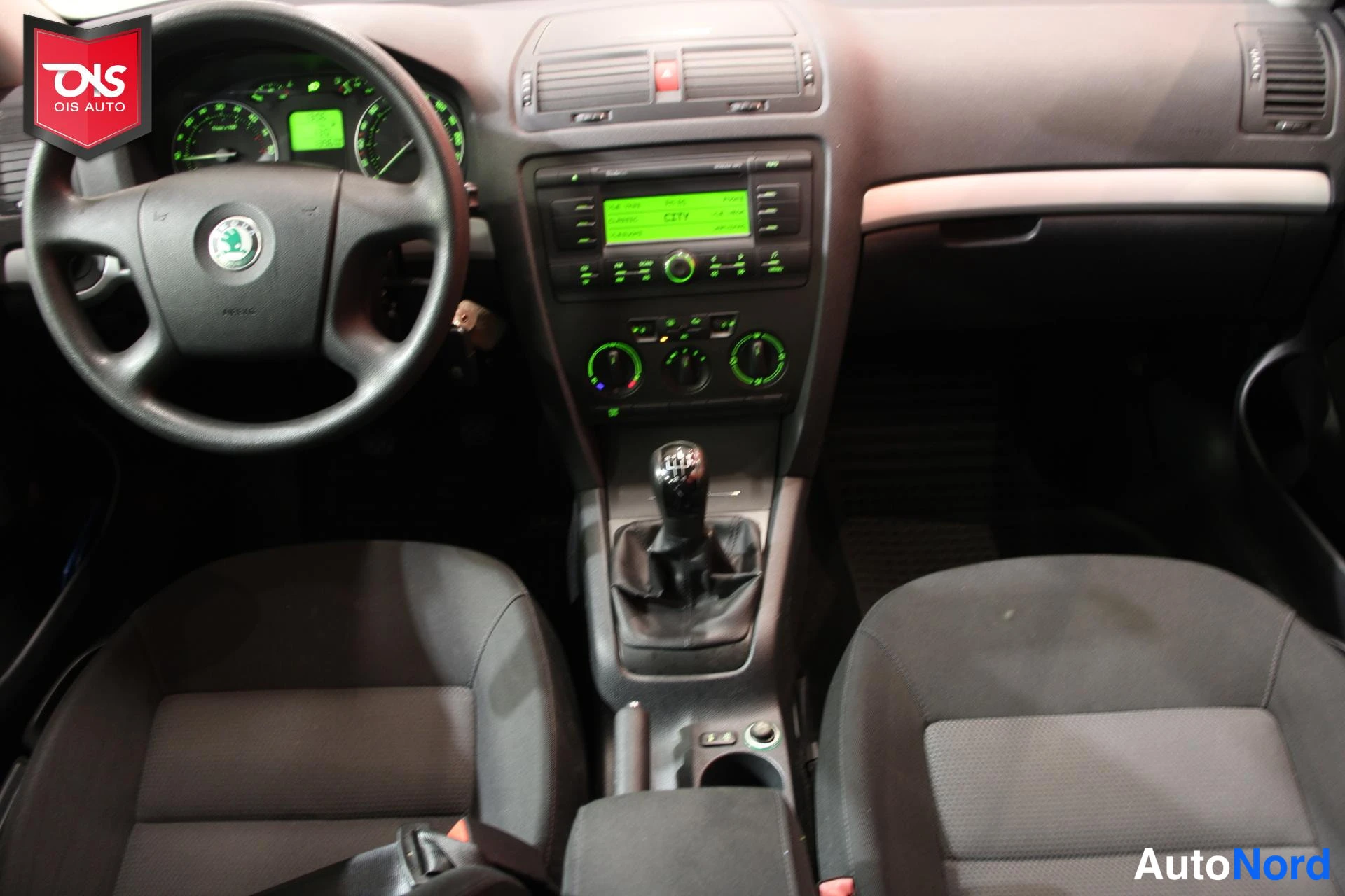 Hopea Skoda Octavia 2006, ohjaamo, kuva 9