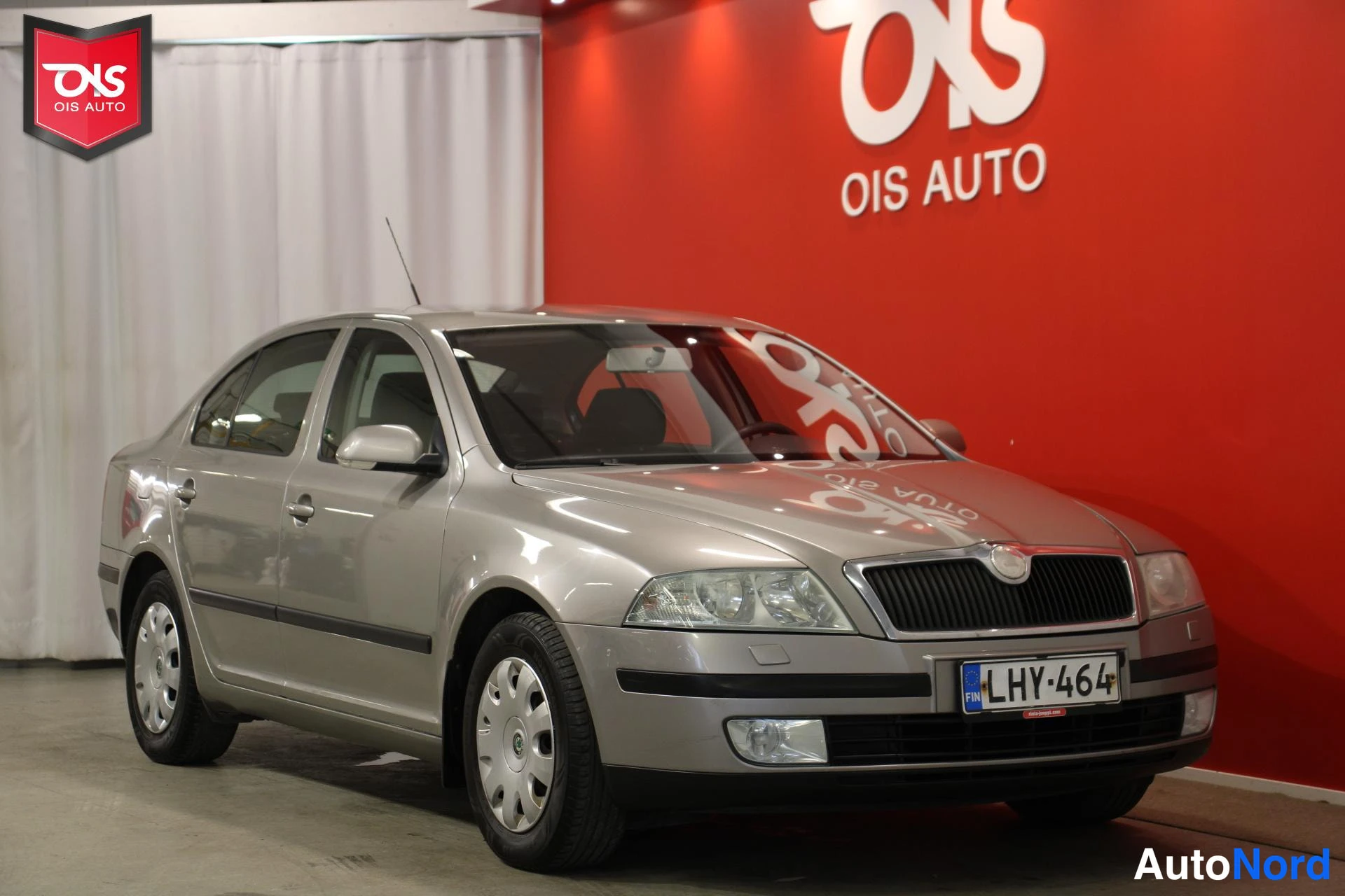 Hopea Skoda Octavia 2006, etuviisto, keula oikealle, kuva 3