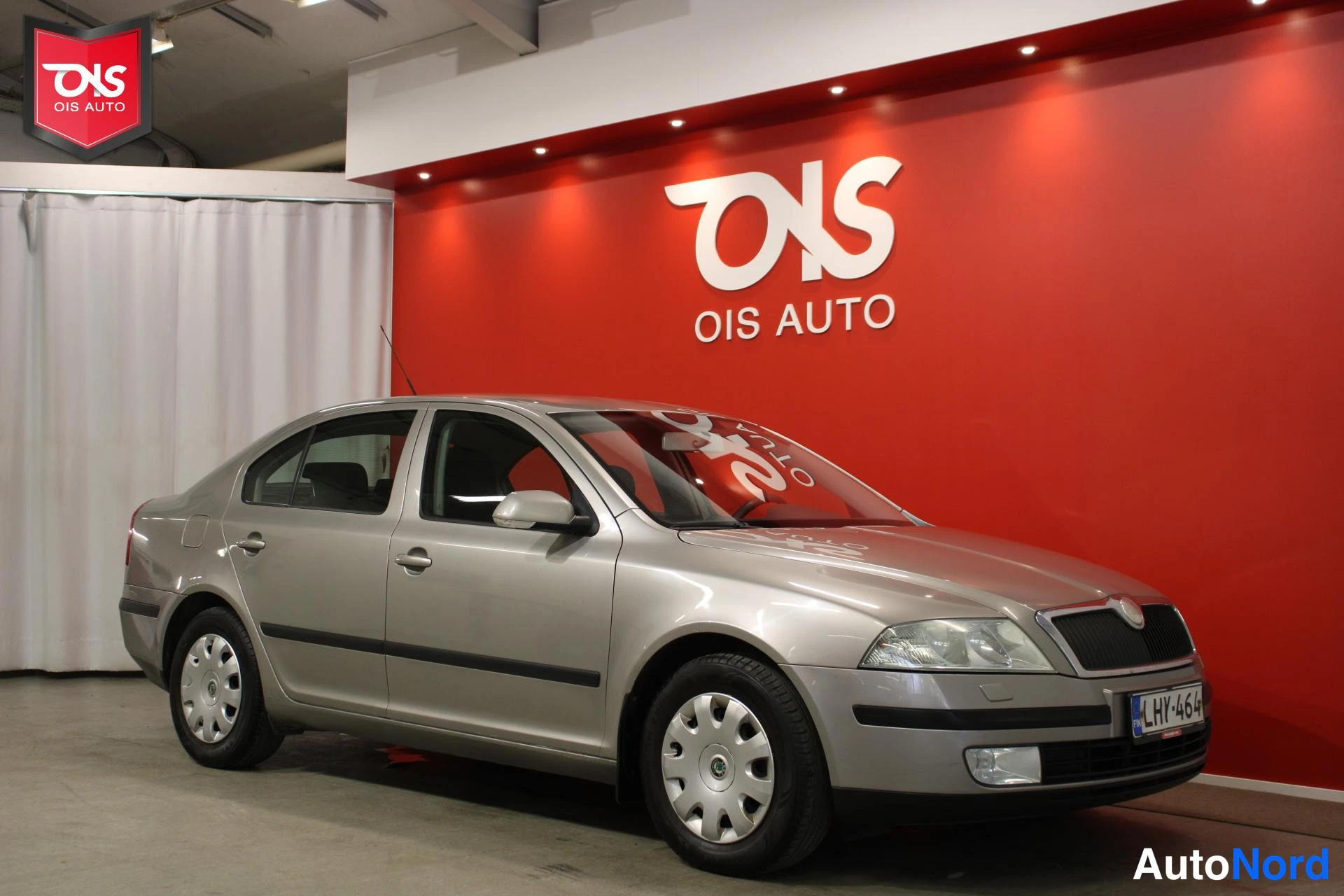Hopea Skoda Octavia 2006, etuviisto, keula oikealle, kuva 4