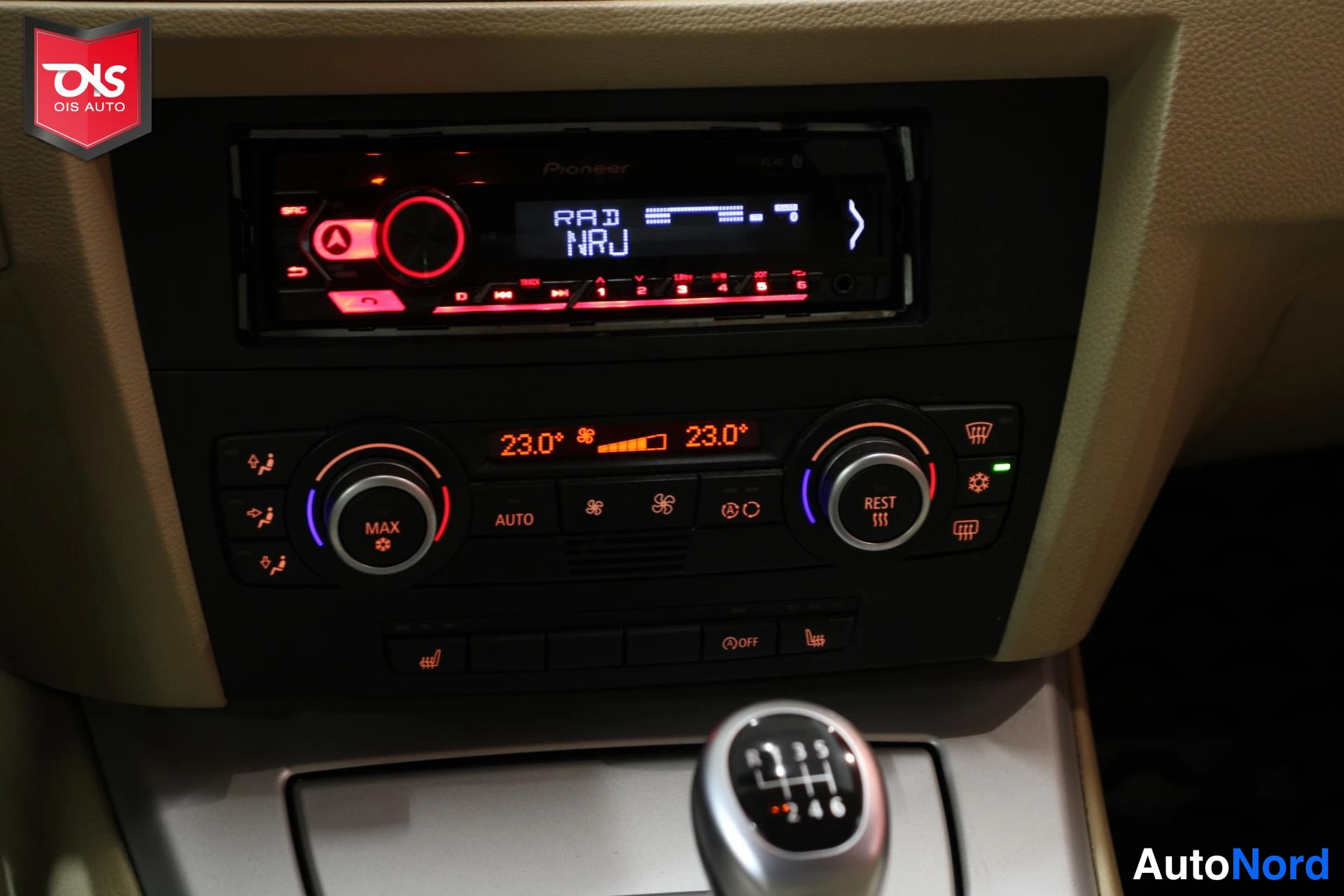 Musta BMW 318 2008, ohjaamo, kuva 9