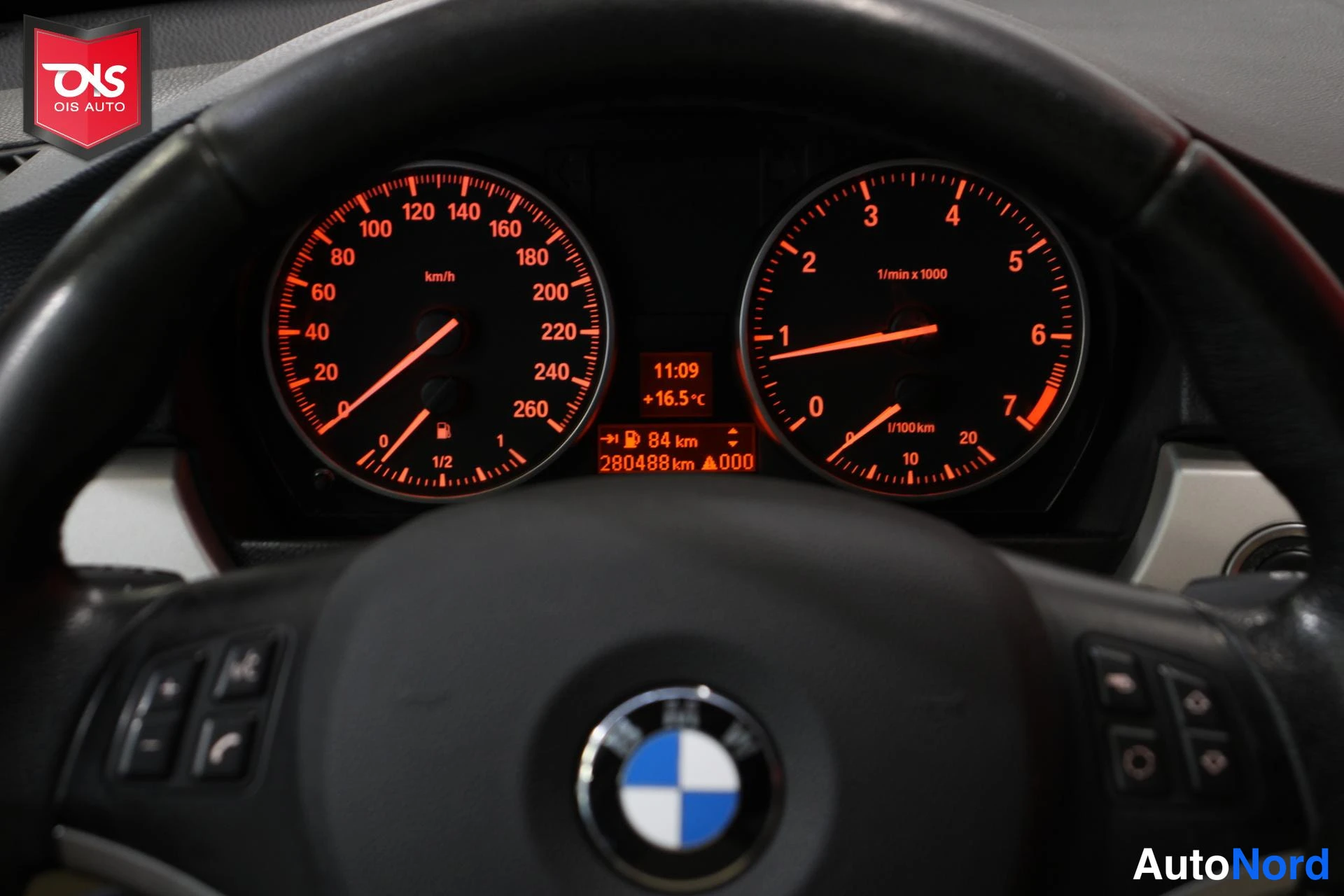 Musta BMW 318 2008, yksityiskohta, kuva 16