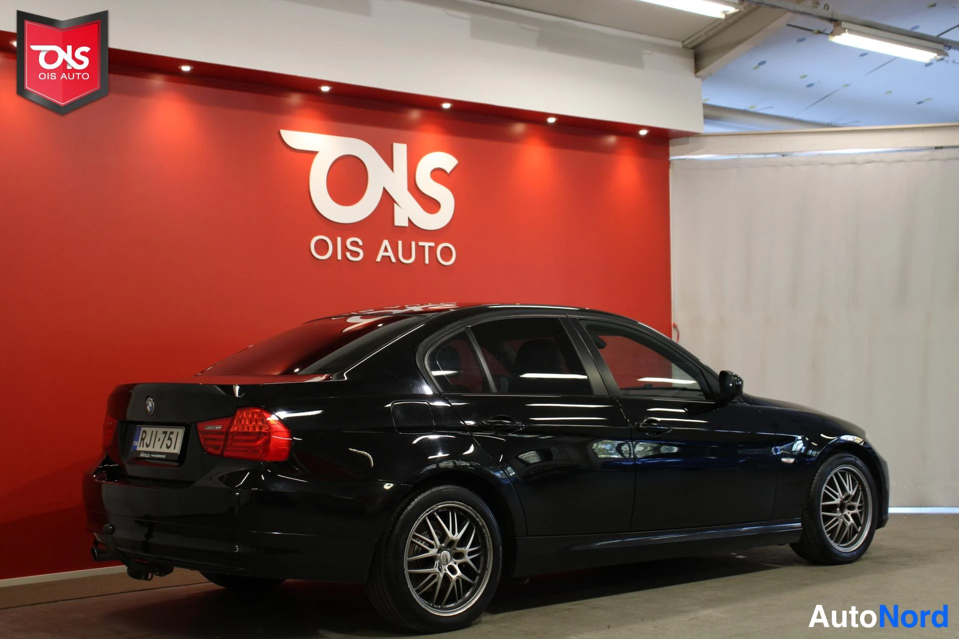 Musta BMW 318 2008, takaviisto, kuva 5