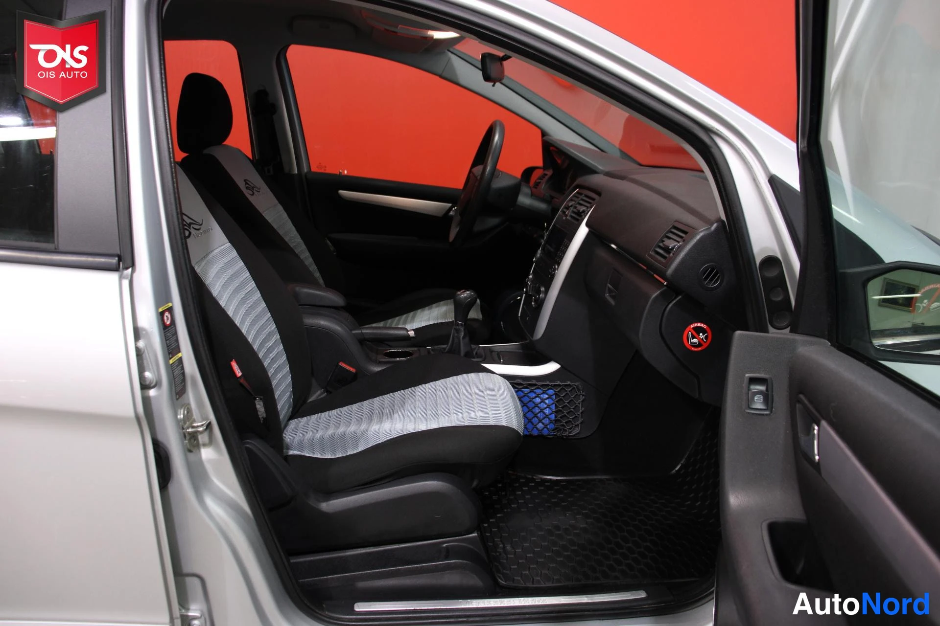 Harmaa Mercedes-Benz B 200 2006, ohjaamo, kuva 9
