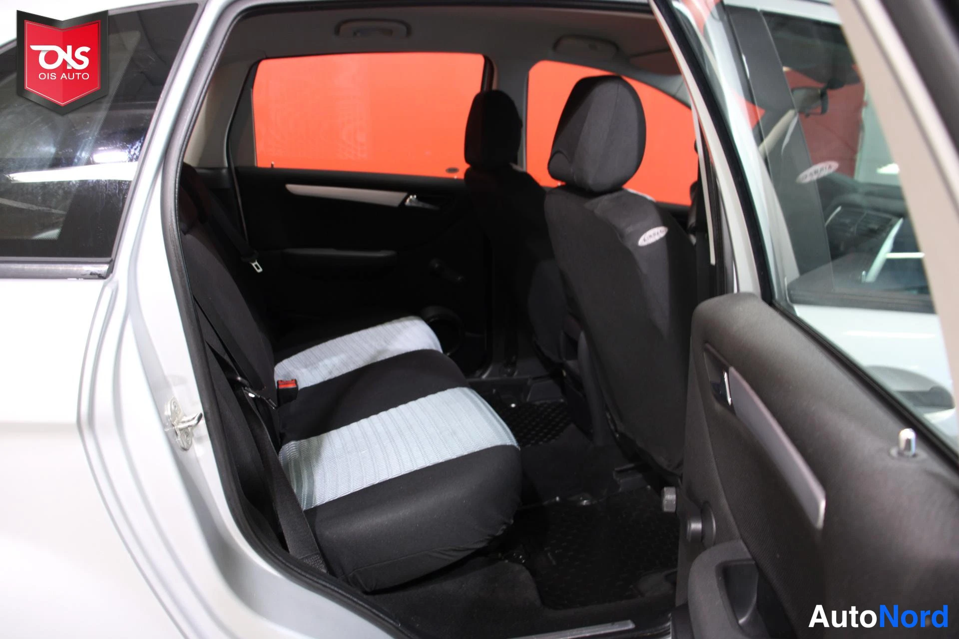 Harmaa Mercedes-Benz B 200 2006, takaistuimet, kuva 13