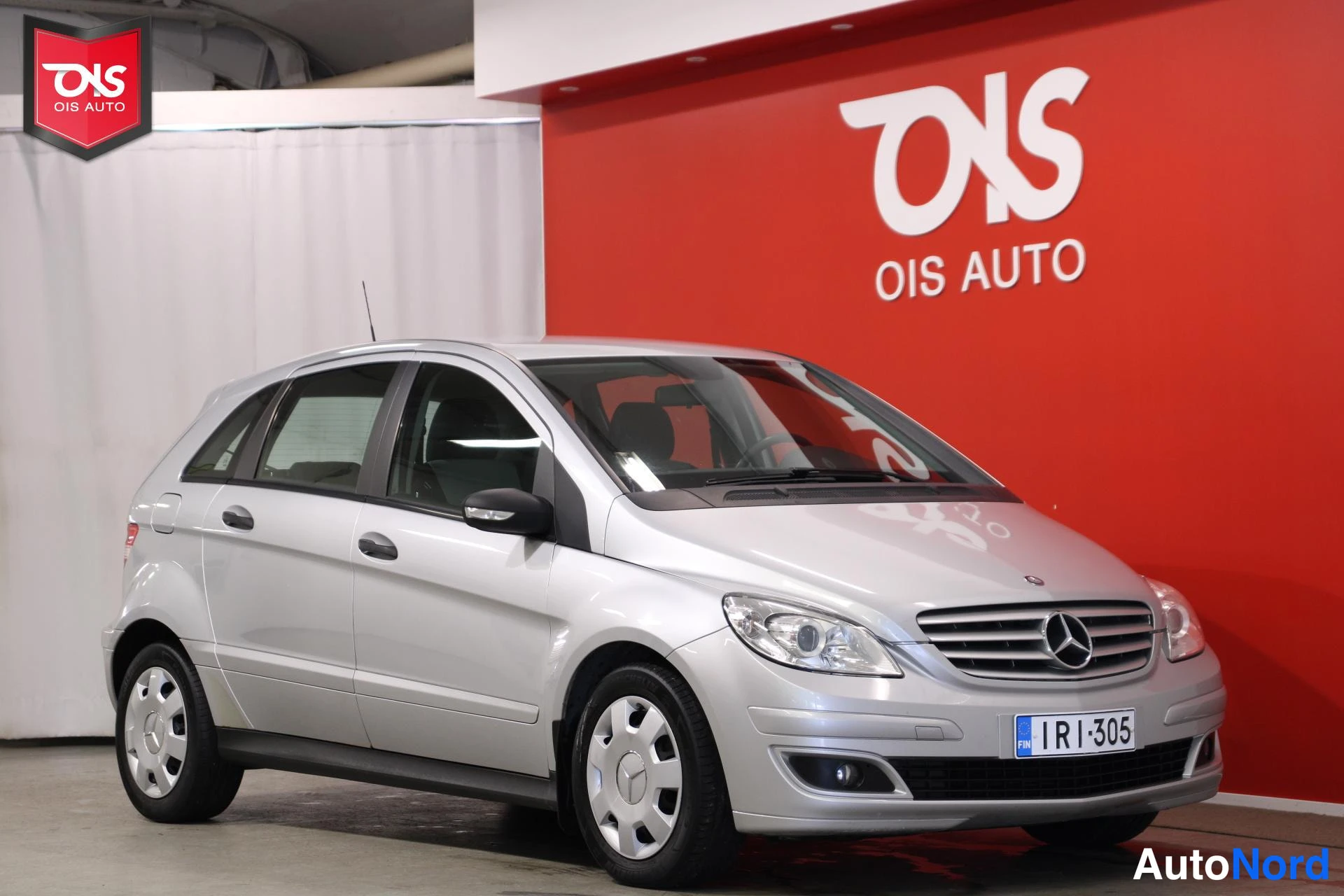 Harmaa Mercedes-Benz B 200 2006, etuviisto, keula oikealle, kuva 3