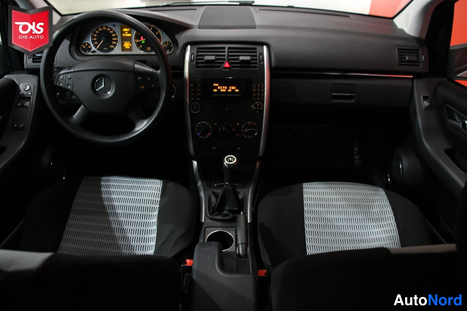 Harmaa Mercedes-Benz B 200 2006, ohjaamo, kuva 10
