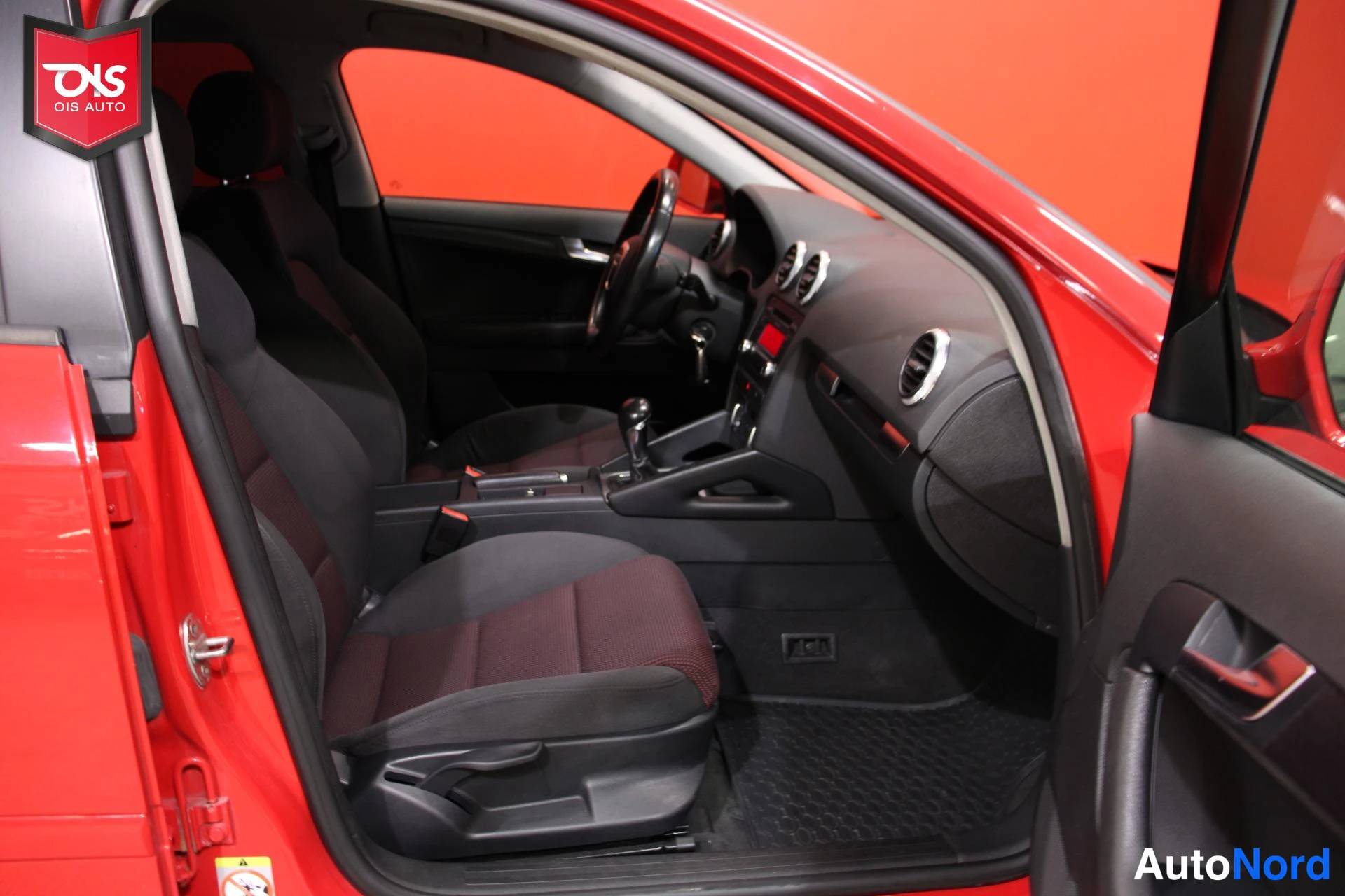 Punainen Audi A3 Sportback 2008, ohjaamo, kuva 10