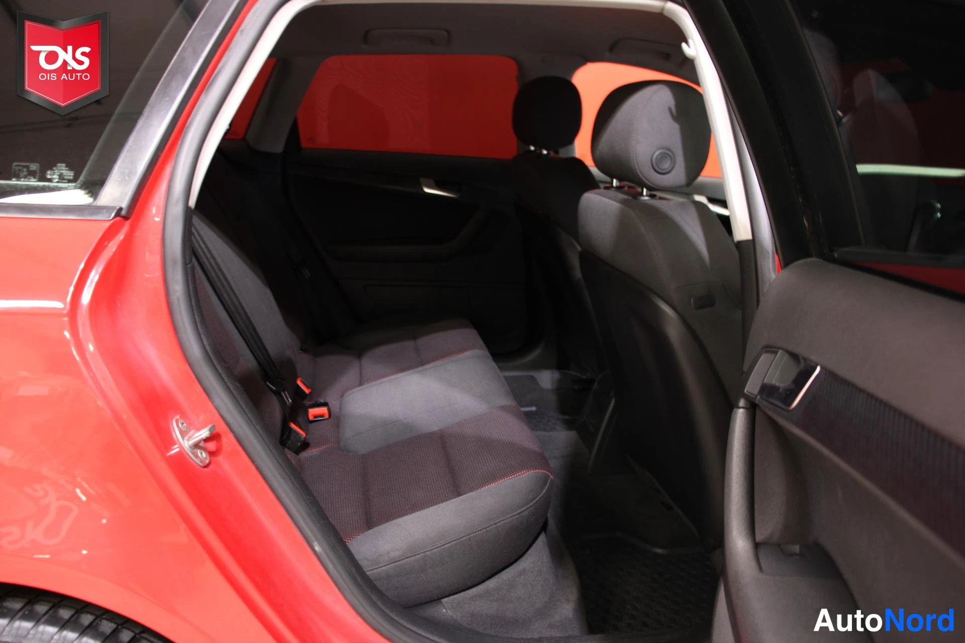Punainen Audi A3 Sportback 2008, takaistuimet, kuva 13