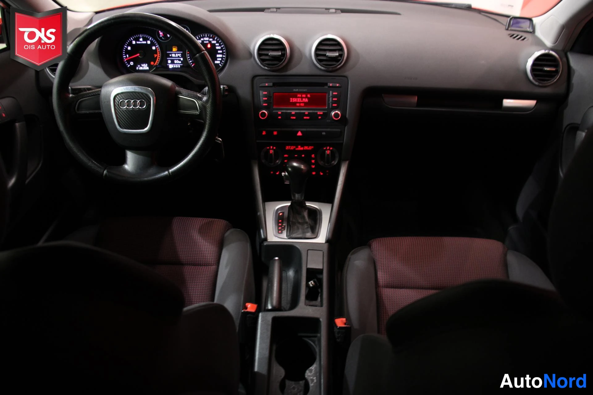 Punainen Audi A3 Sportback 2008, ohjaamo, kuva 11