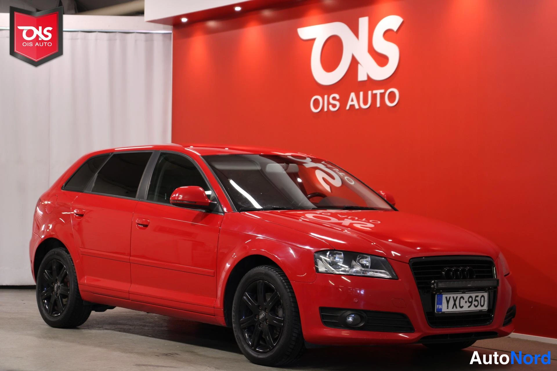 Punainen Audi A3 Sportback 2008, etuviisto, keula oikealle, kuva 3