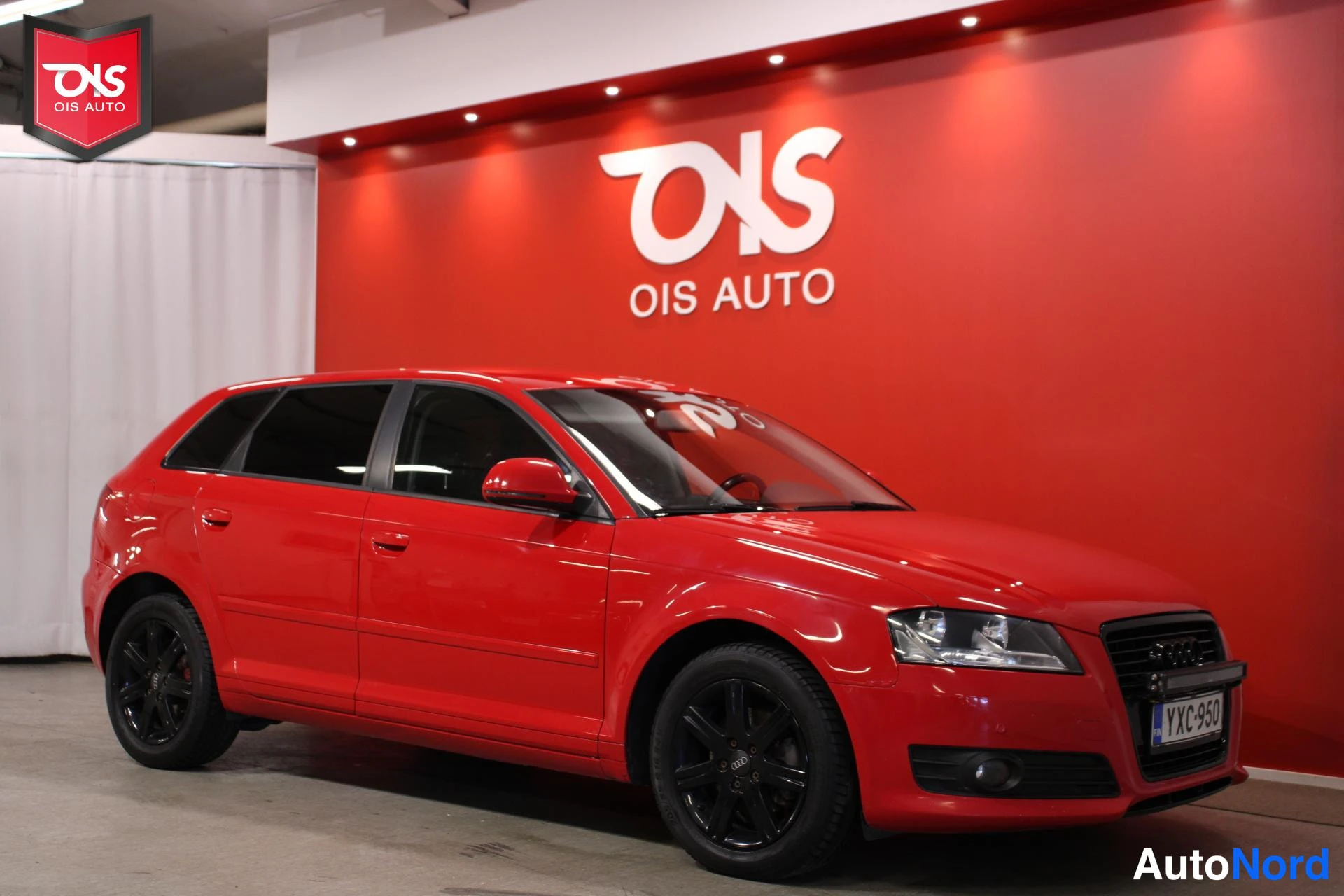 Punainen Audi A3 Sportback 2008, etuviisto, keula oikealle, kuva 4
