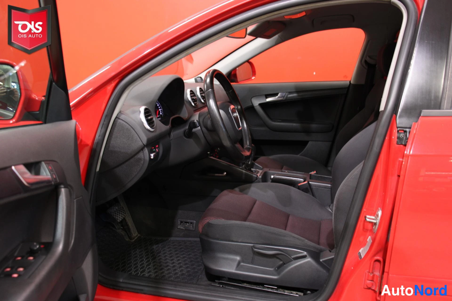 Punainen Audi A3 Sportback 2008, ohjaamo, kuva 9