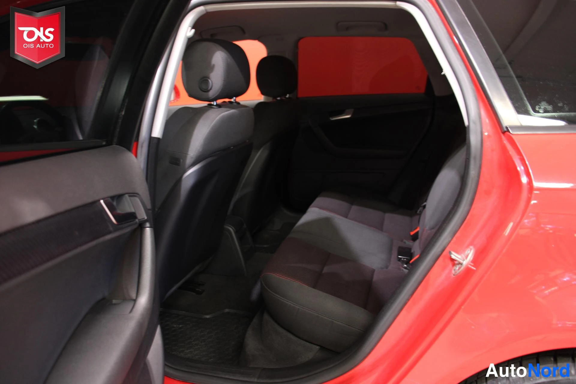 Punainen Audi A3 Sportback 2008, takaistuimet, kuva 12