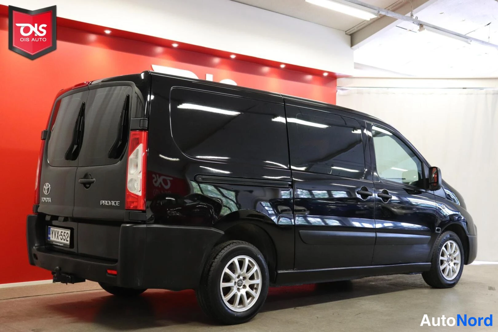 Musta Toyota Proace 2013, takaviisto, kuva 6