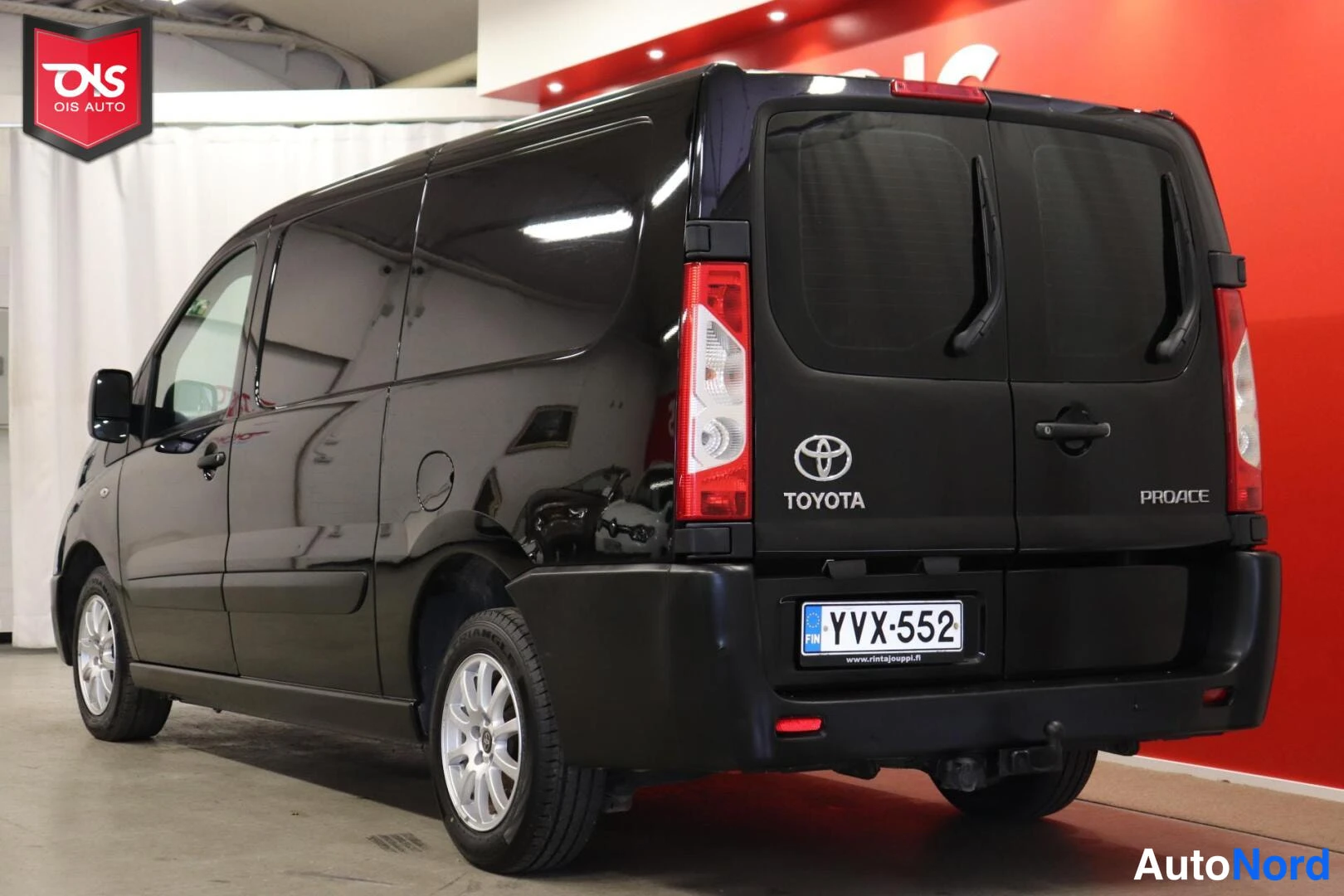 Musta Toyota Proace 2013, takaviisto, kuva 8