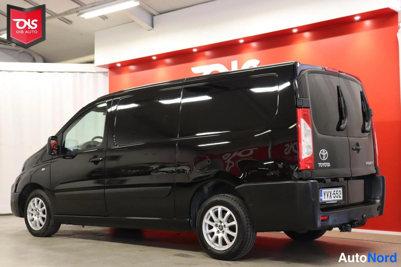 Musta Toyota Proace 2013, takaviisto, kuva 5