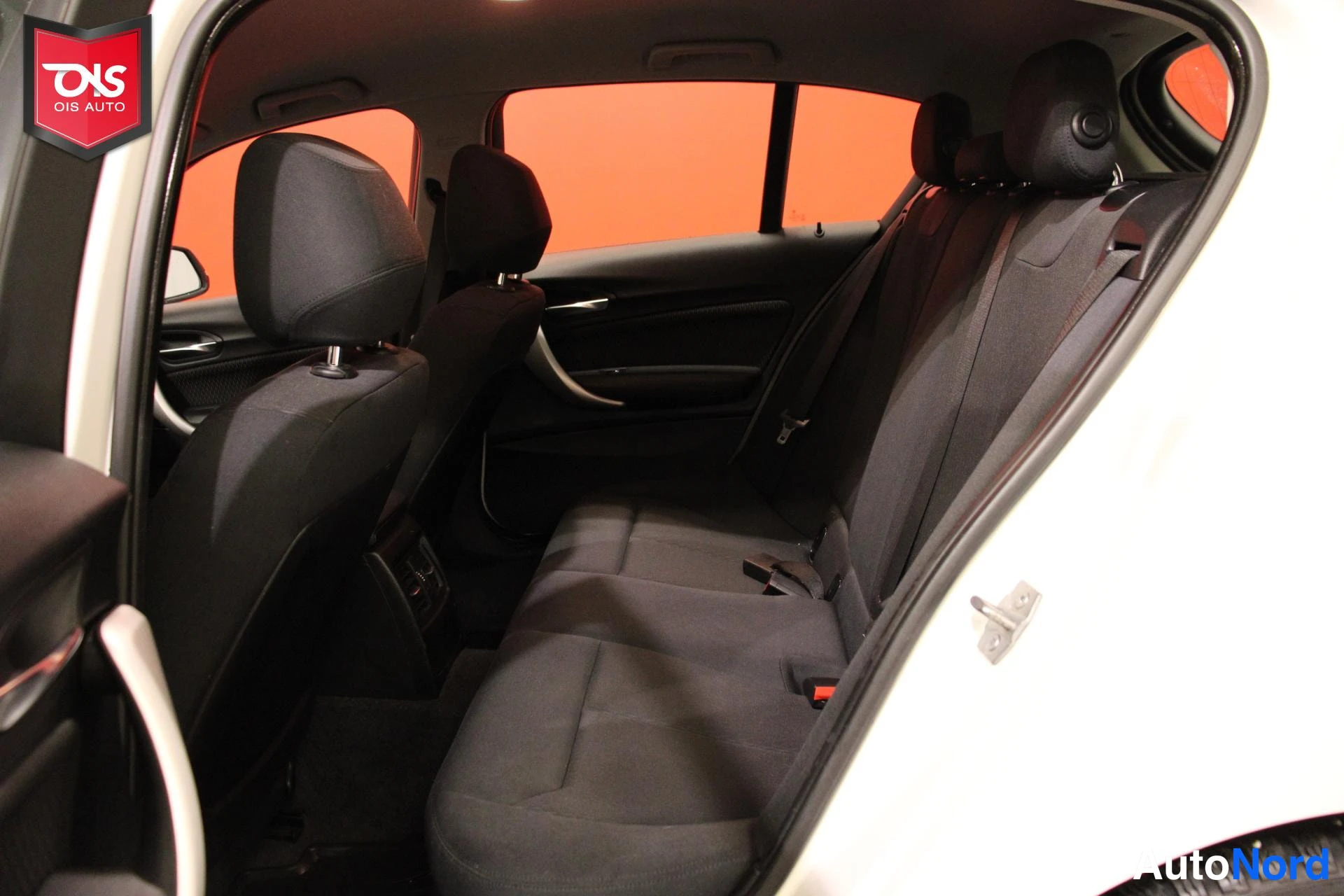 Valkoinen BMW 116 2013, takaistuimet, kuva 14