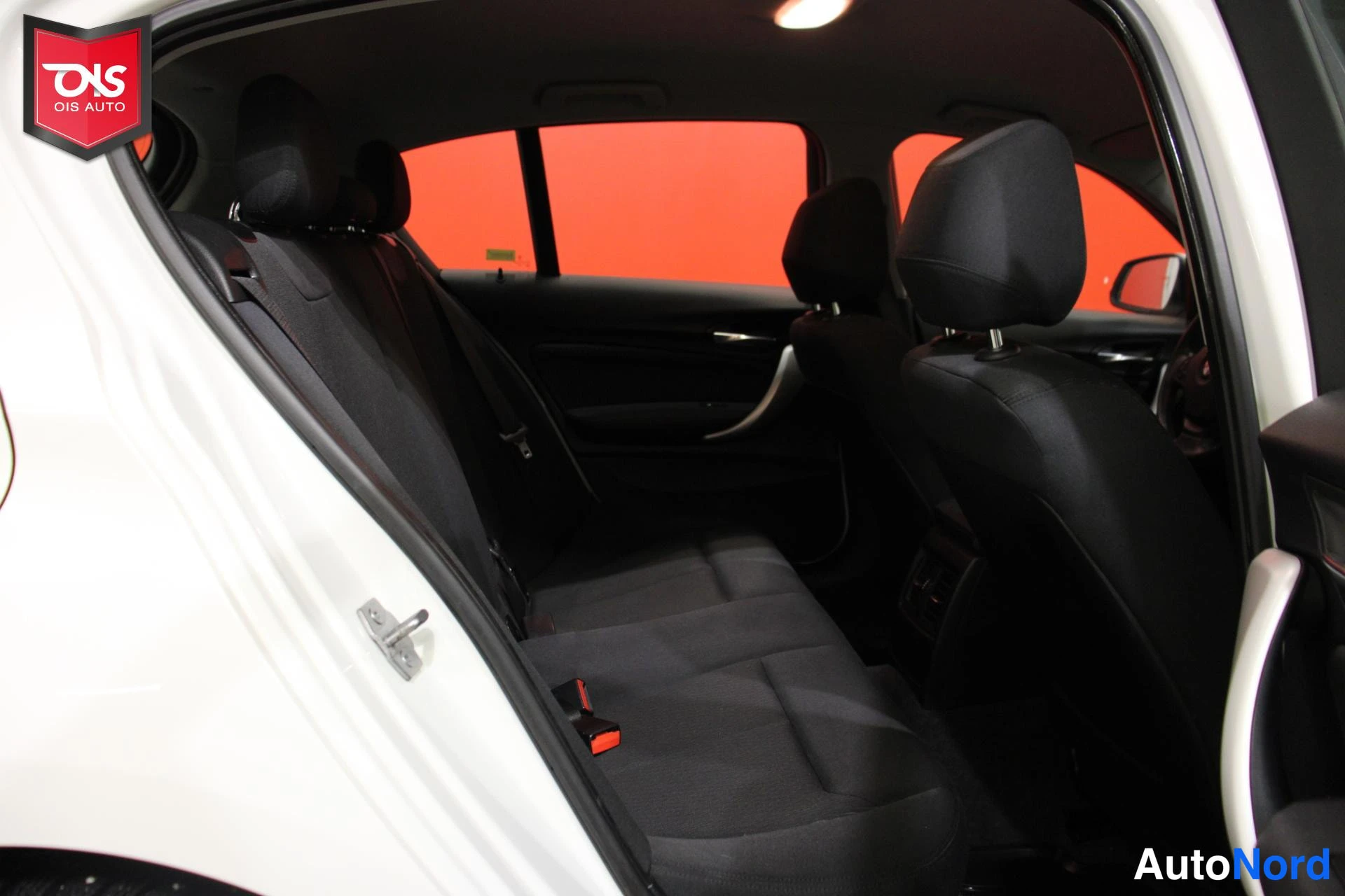 Valkoinen BMW 116 2013, takaistuimet, kuva 15