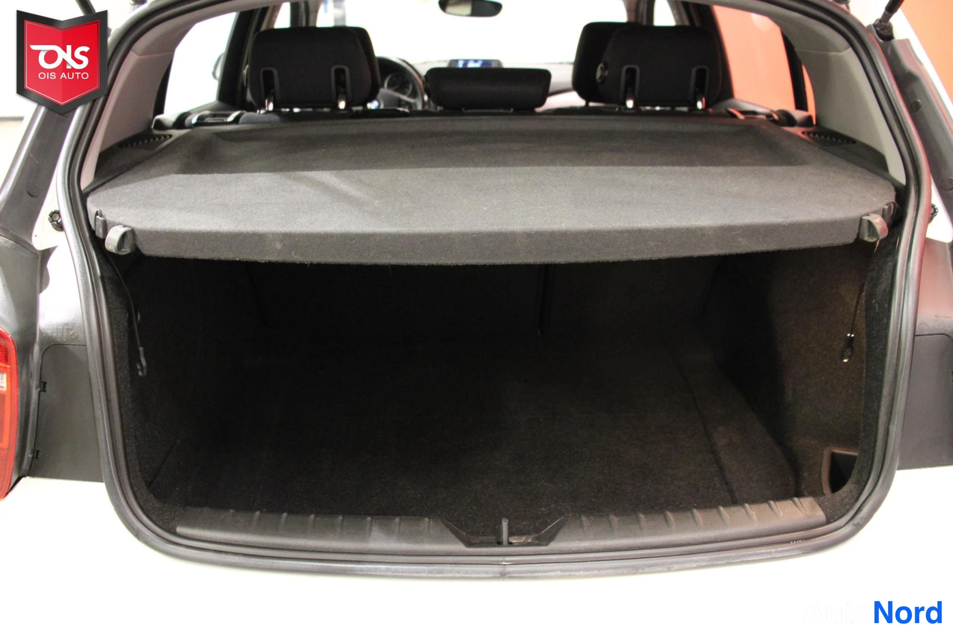 Valkoinen BMW 116 2013, tavaratila, kuva 16