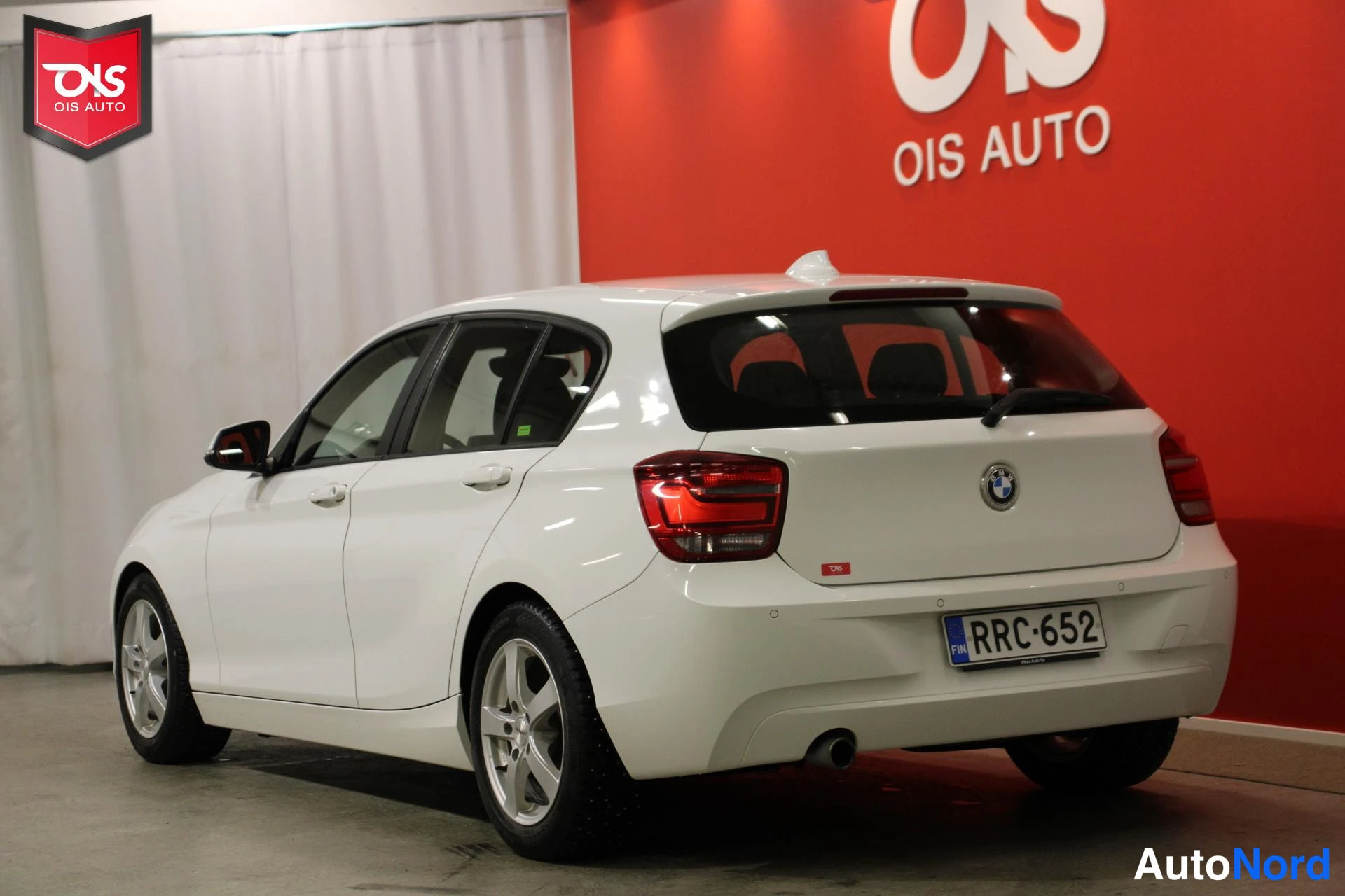 Valkoinen BMW 116 2013, takaviisto, kuva 7