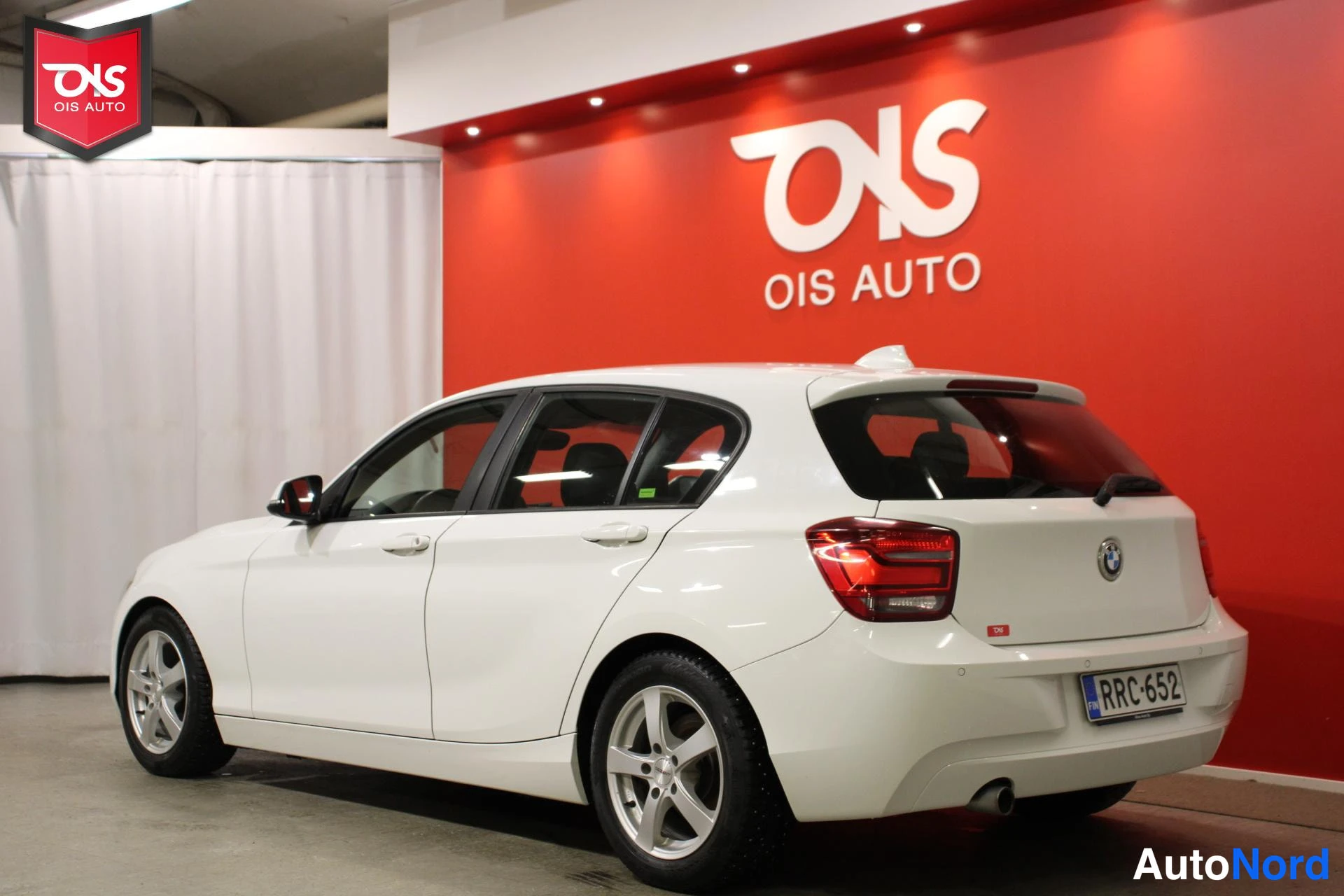 Valkoinen BMW 116 2013, takaviisto, kuva 8