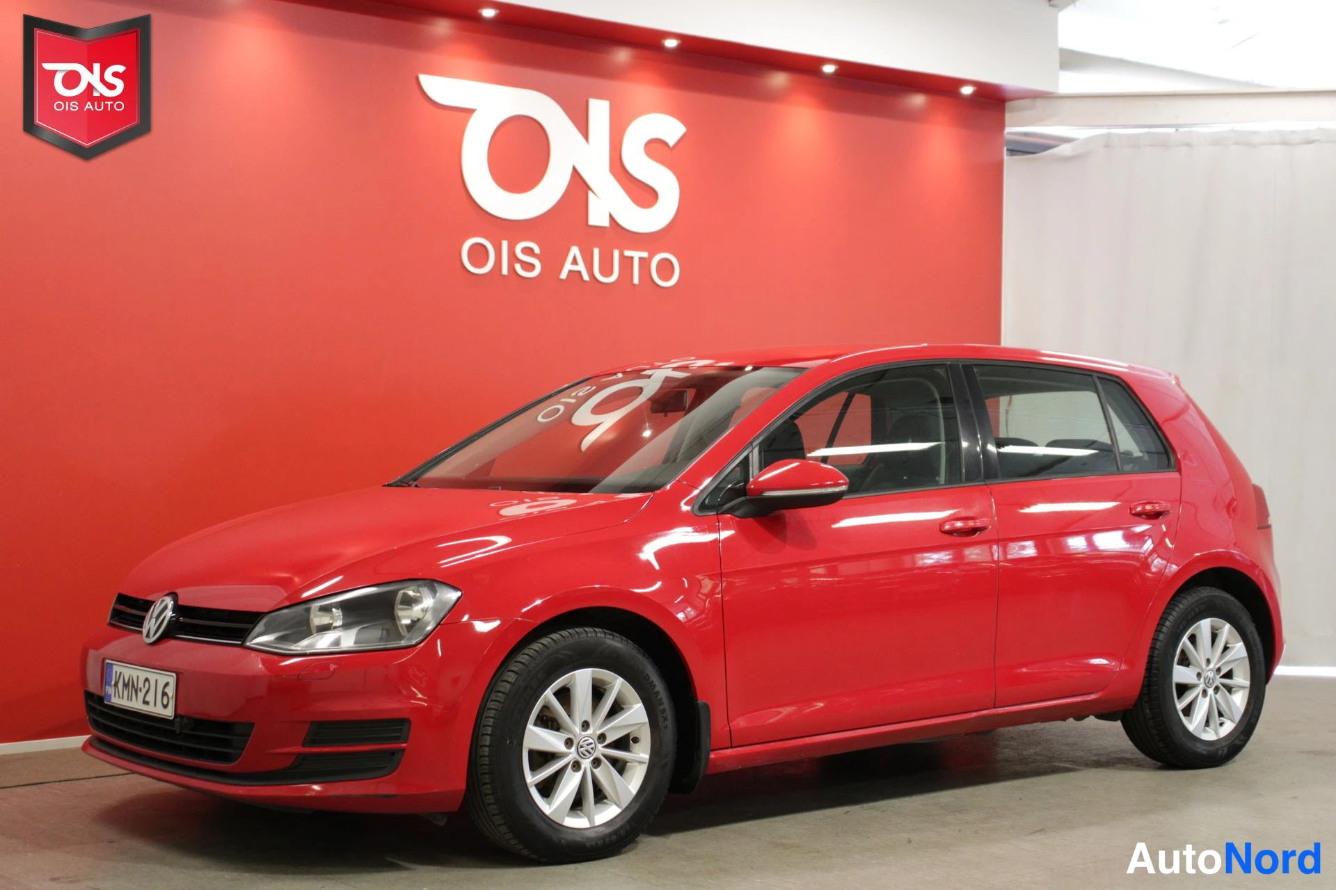 Punainen Volkswagen GOLF 2014, etuviisto, keula vasemmalle, kuva 2