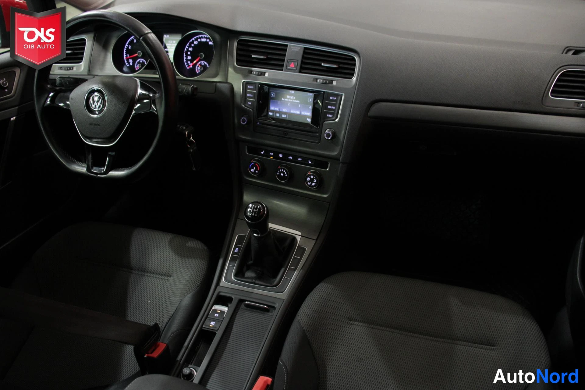 Punainen Volkswagen GOLF 2014, ohjaamo, kuva 10