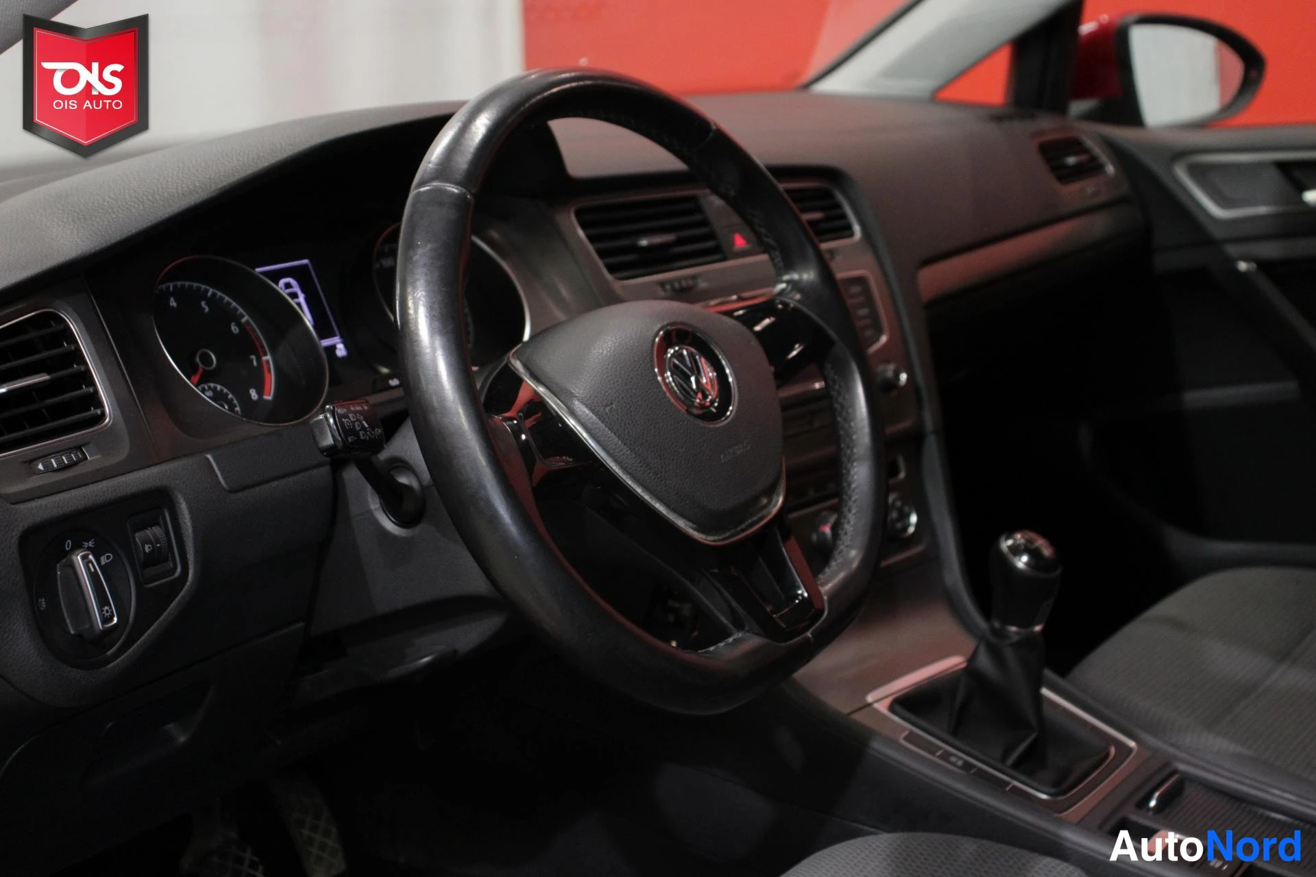 Punainen Volkswagen GOLF 2014, ohjaamo, kuva 11