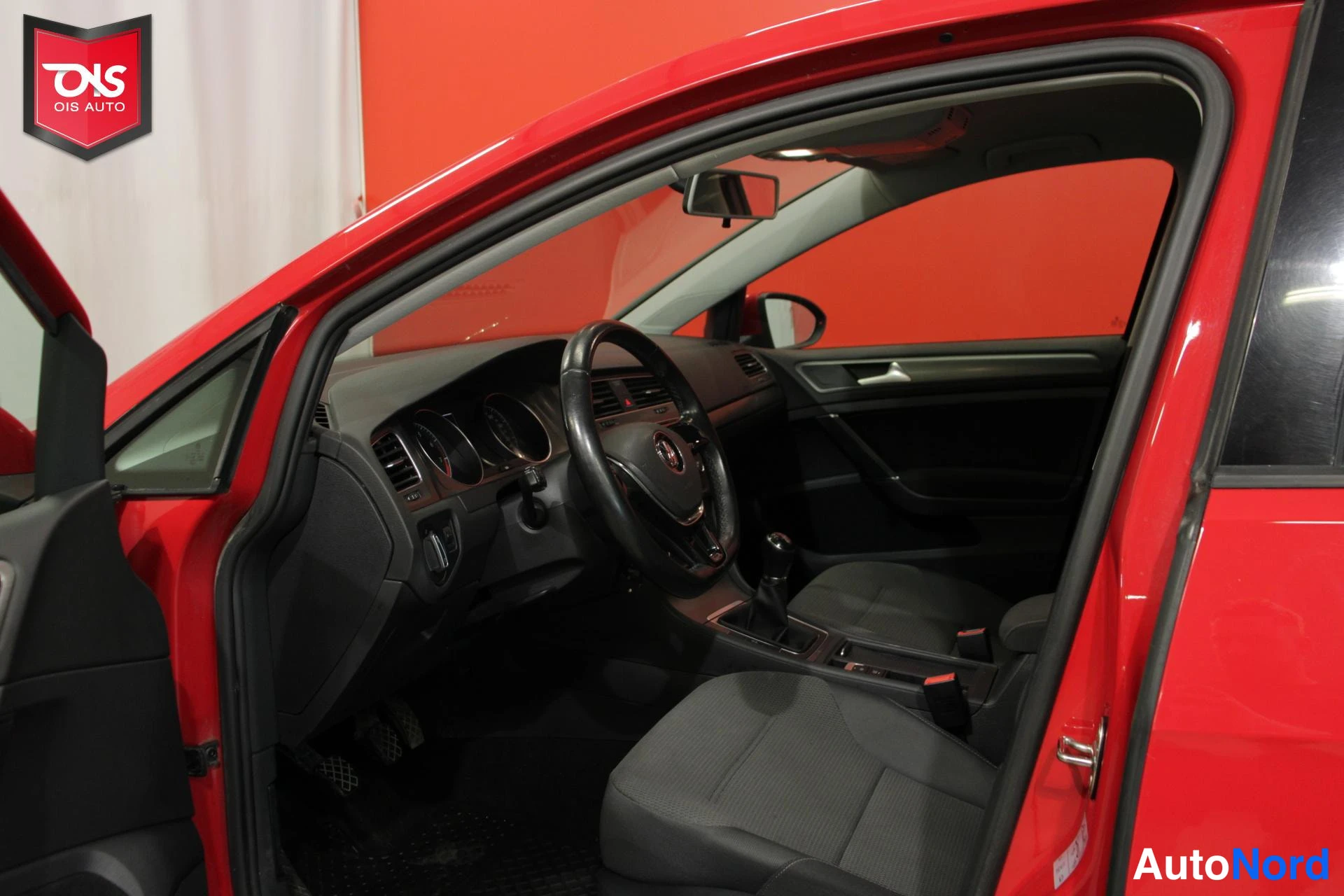 Punainen Volkswagen GOLF 2014, ohjaamo, kuva 12