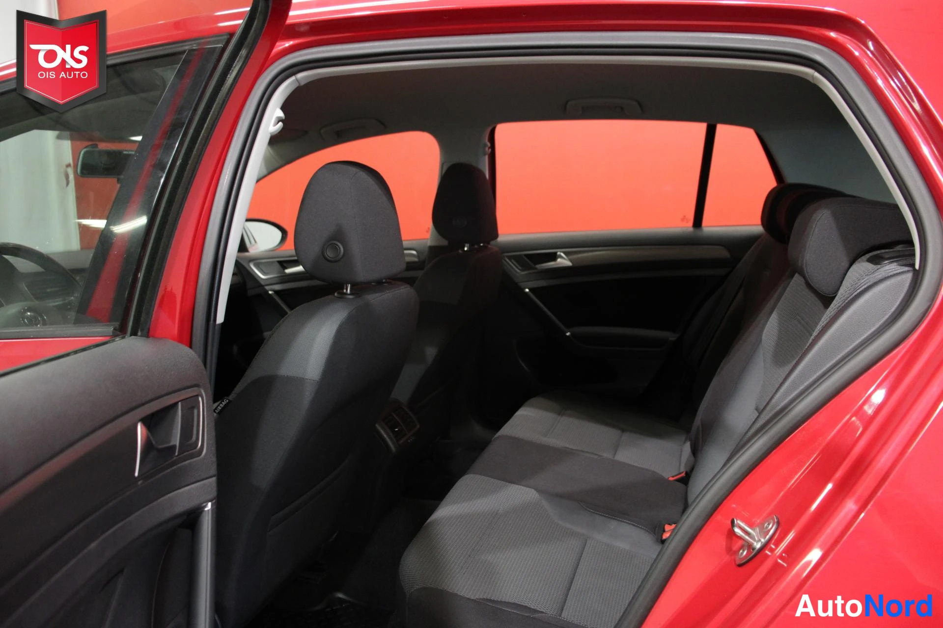 Punainen Volkswagen GOLF 2014, takaistuimet, kuva 15