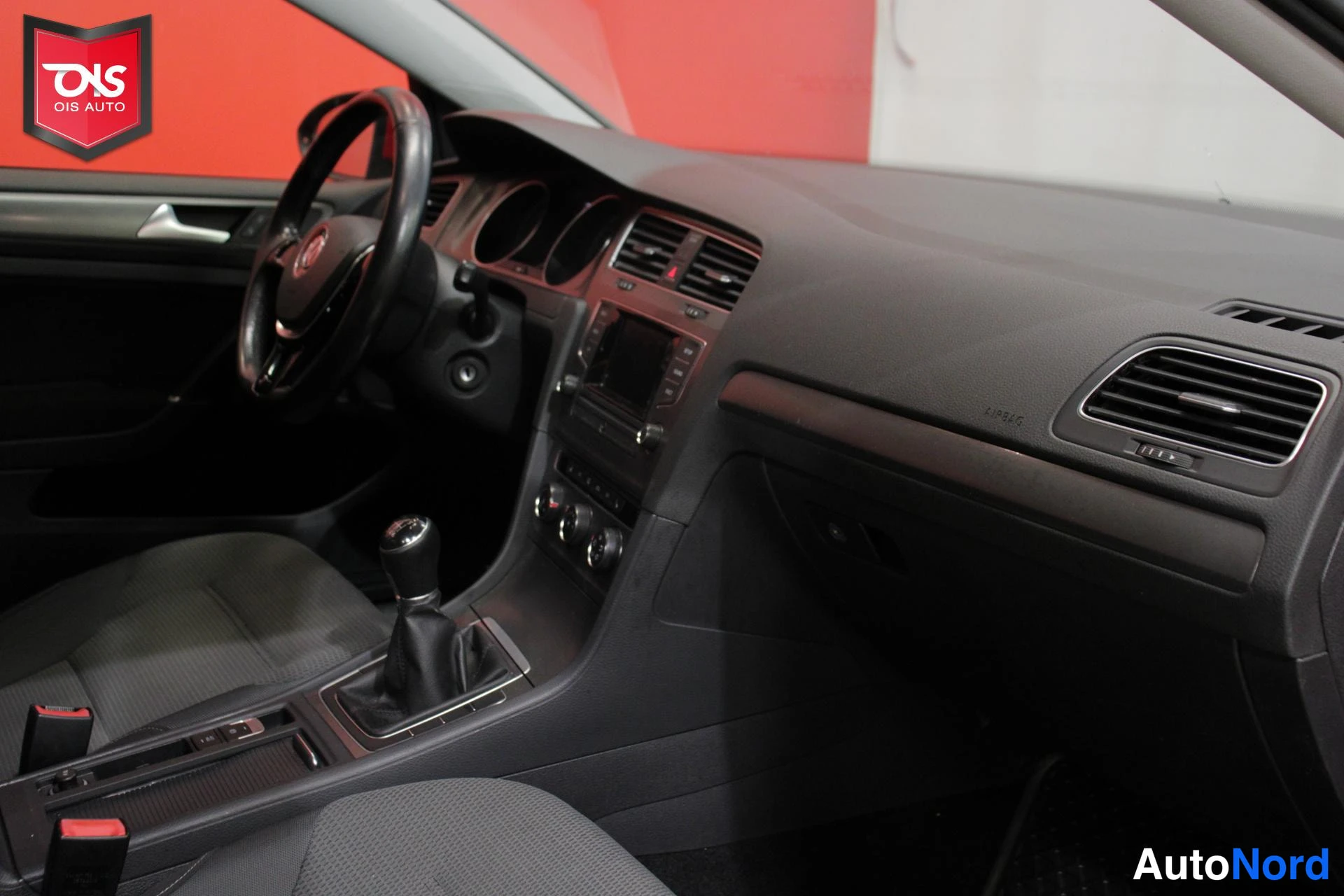 Punainen Volkswagen GOLF 2014, ohjaamo, kuva 13