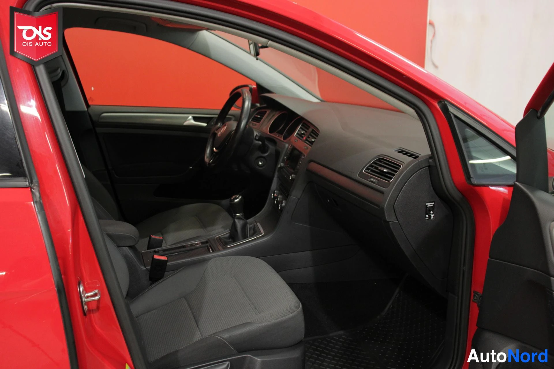 Punainen Volkswagen GOLF 2014, ohjaamo, kuva 14