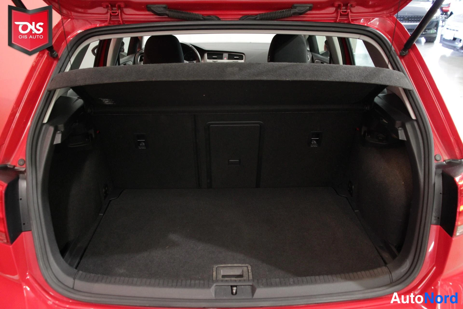 Punainen Volkswagen GOLF 2014, tavaratila, kuva 17