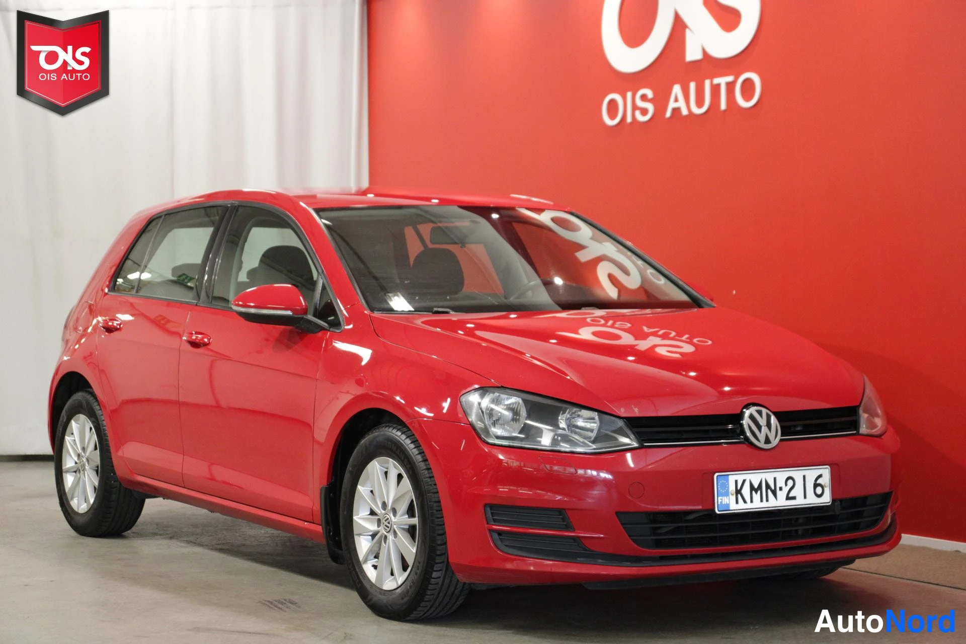 Punainen Volkswagen GOLF 2014, etuviisto, keula oikealle, kuva 3