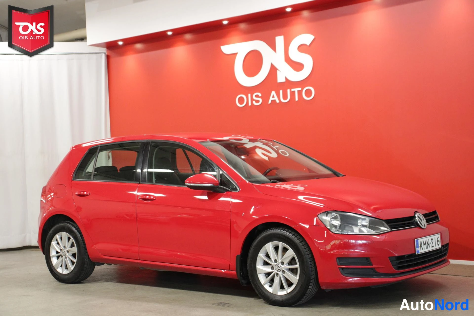 Punainen Volkswagen GOLF 2014, etuviisto, keula oikealle, kuva 4