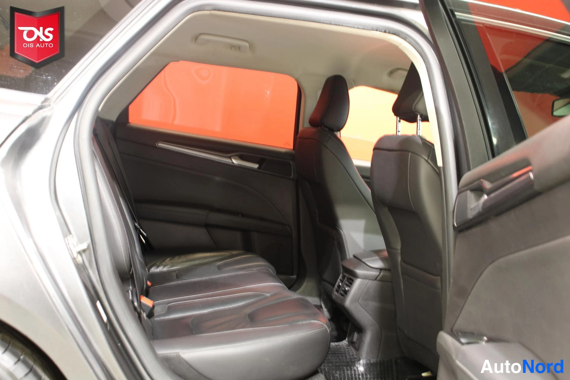 Harmaa Ford Mondeo 2020, takaistuimet, kuva 12