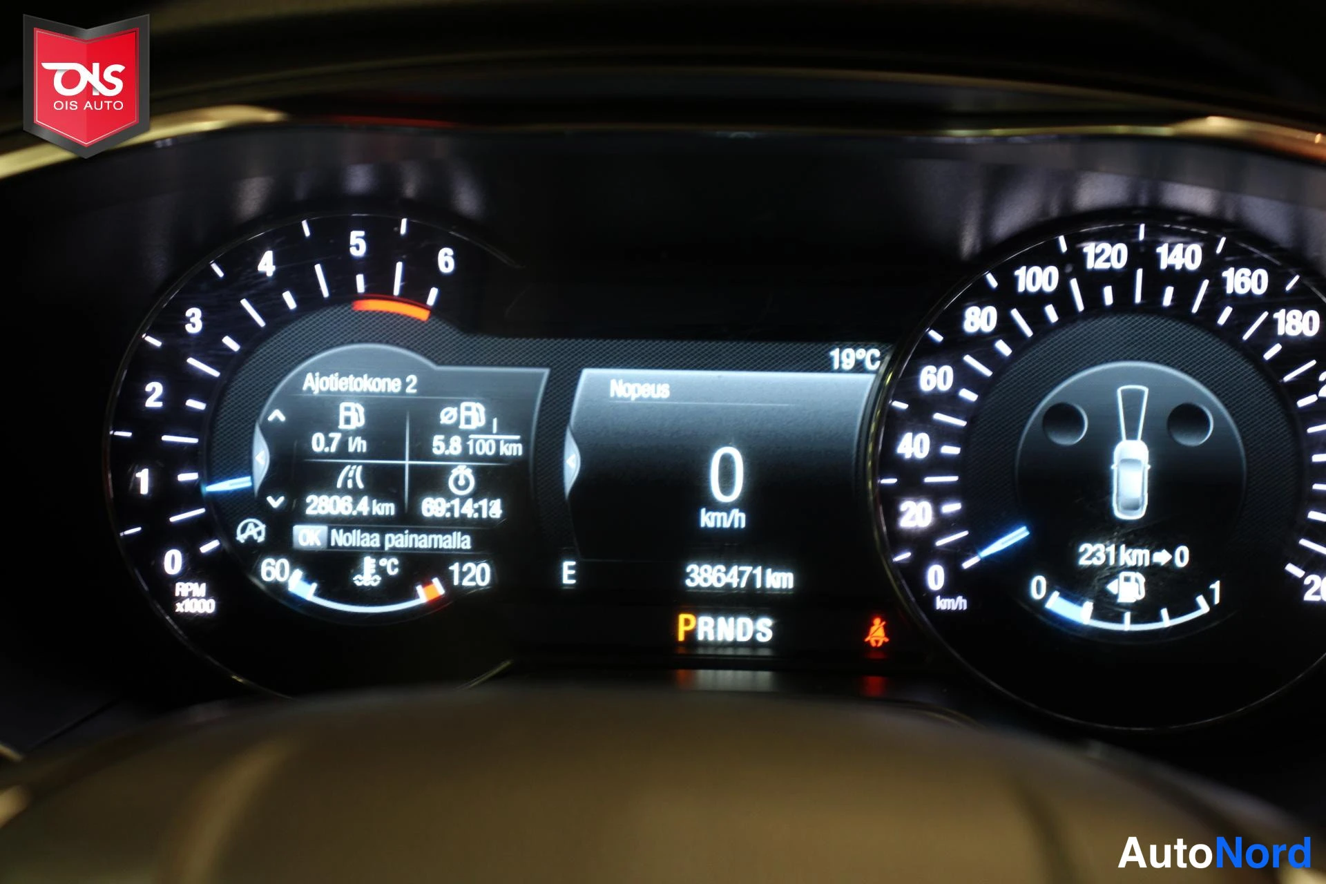 Harmaa Ford Mondeo 2020, yksityiskohta, kuva 17