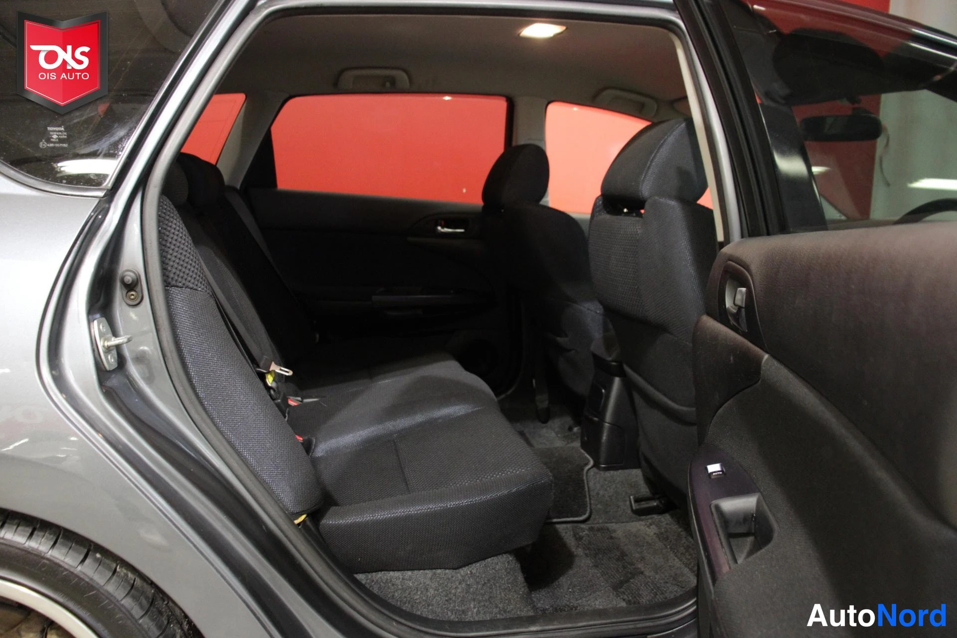 Grey Toyota CALDINA 2002, rear seats, photo 15
