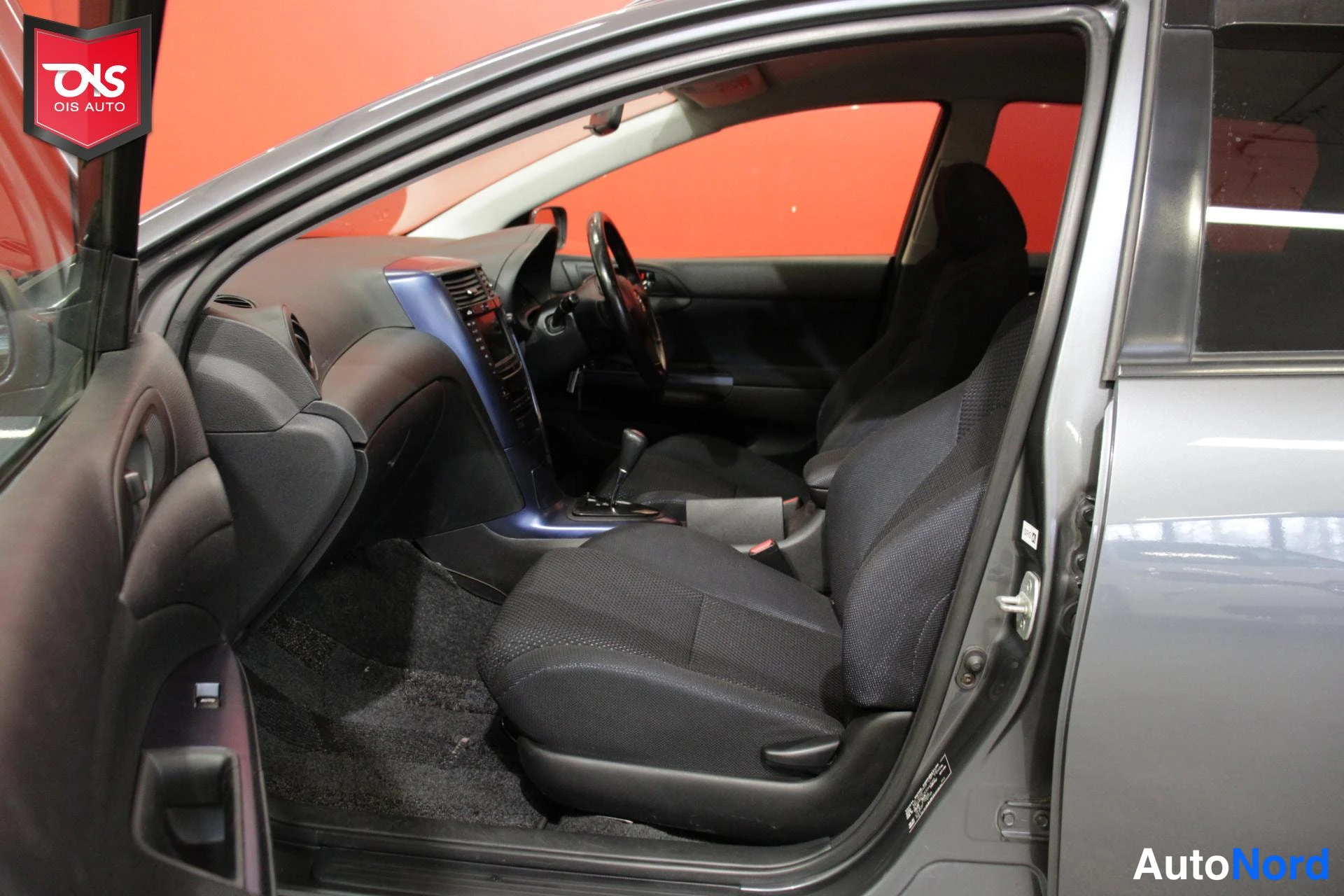 Grey Toyota CALDINA 2002, cockpit, photo 11