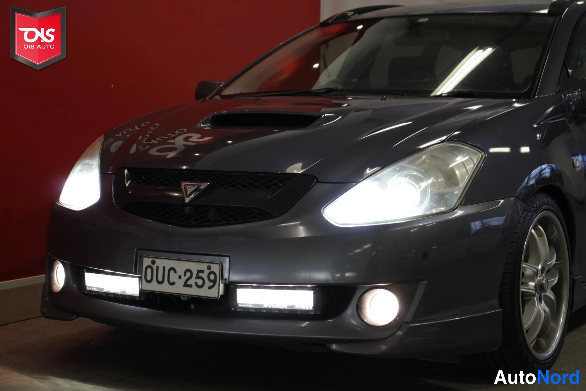 Grey Toyota CALDINA 2002, front three-quarter, nose to the left, photo 3