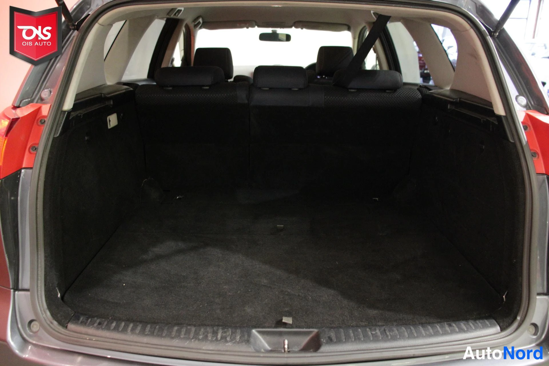 Grey Toyota CALDINA 2002, boot, photo 17