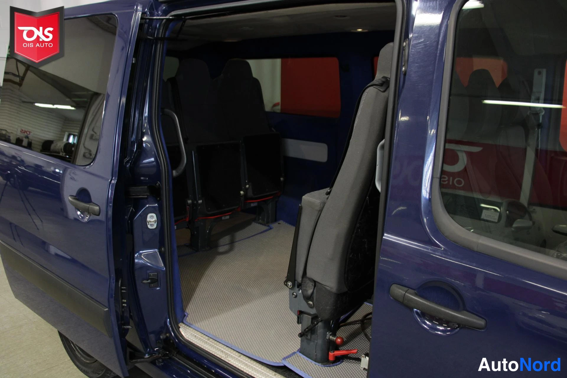 Sininen Citroen Jumpy 2014, takaistuimet, kuva 12