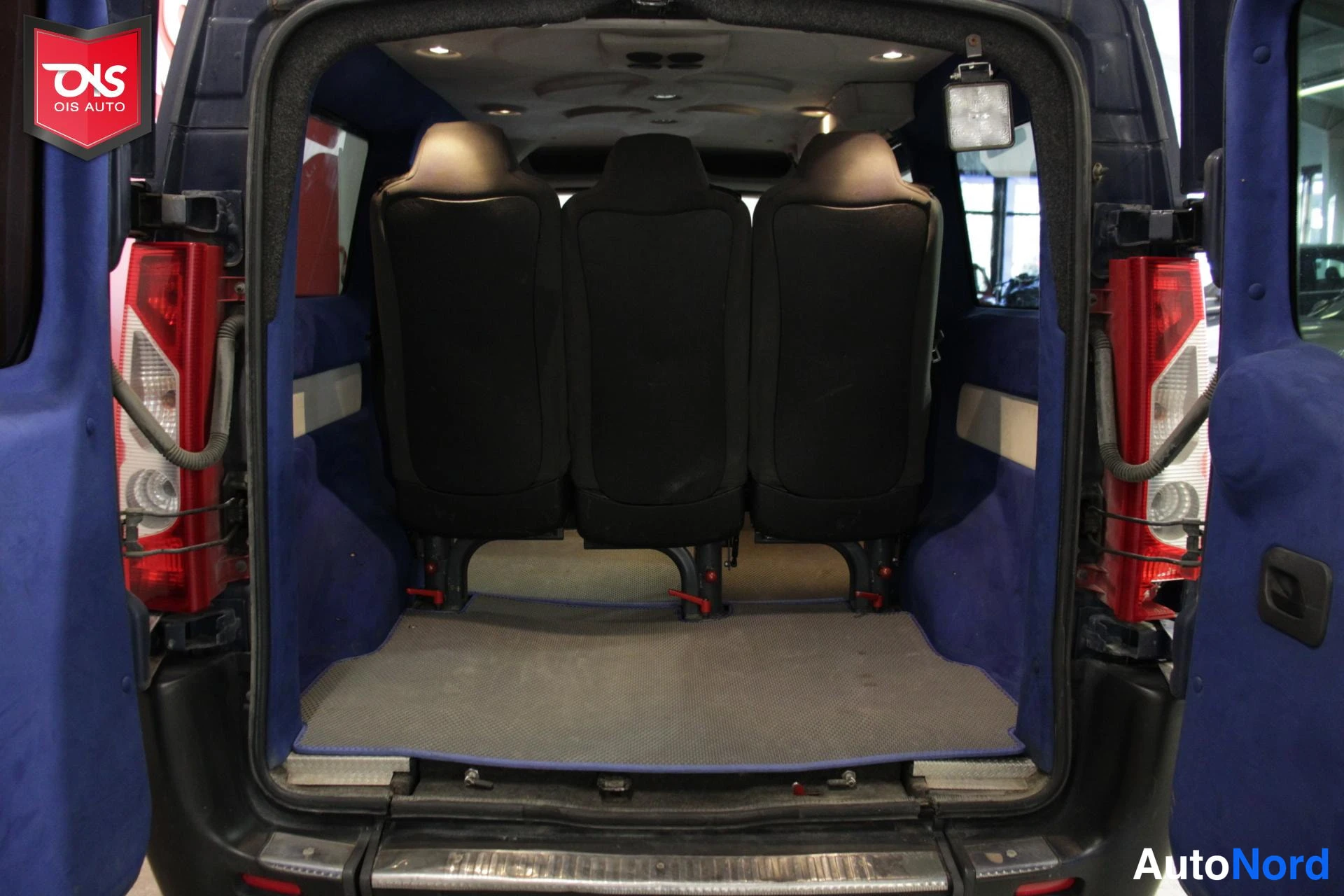 Sininen Citroen Jumpy 2014, tavaratila, kuva 15
