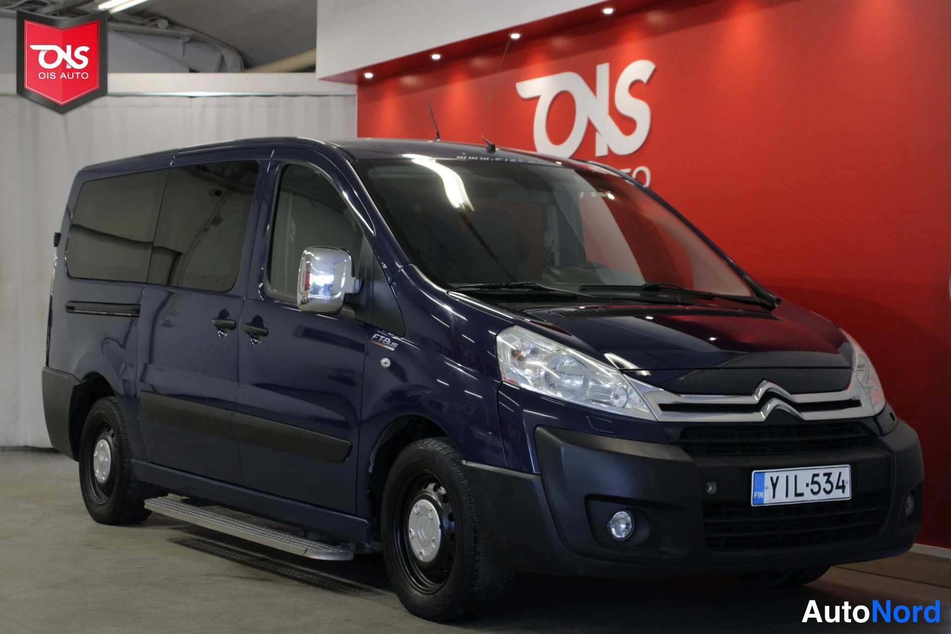 Sininen Citroen Jumpy 2014, etuviisto, keula oikealle, kuva 3