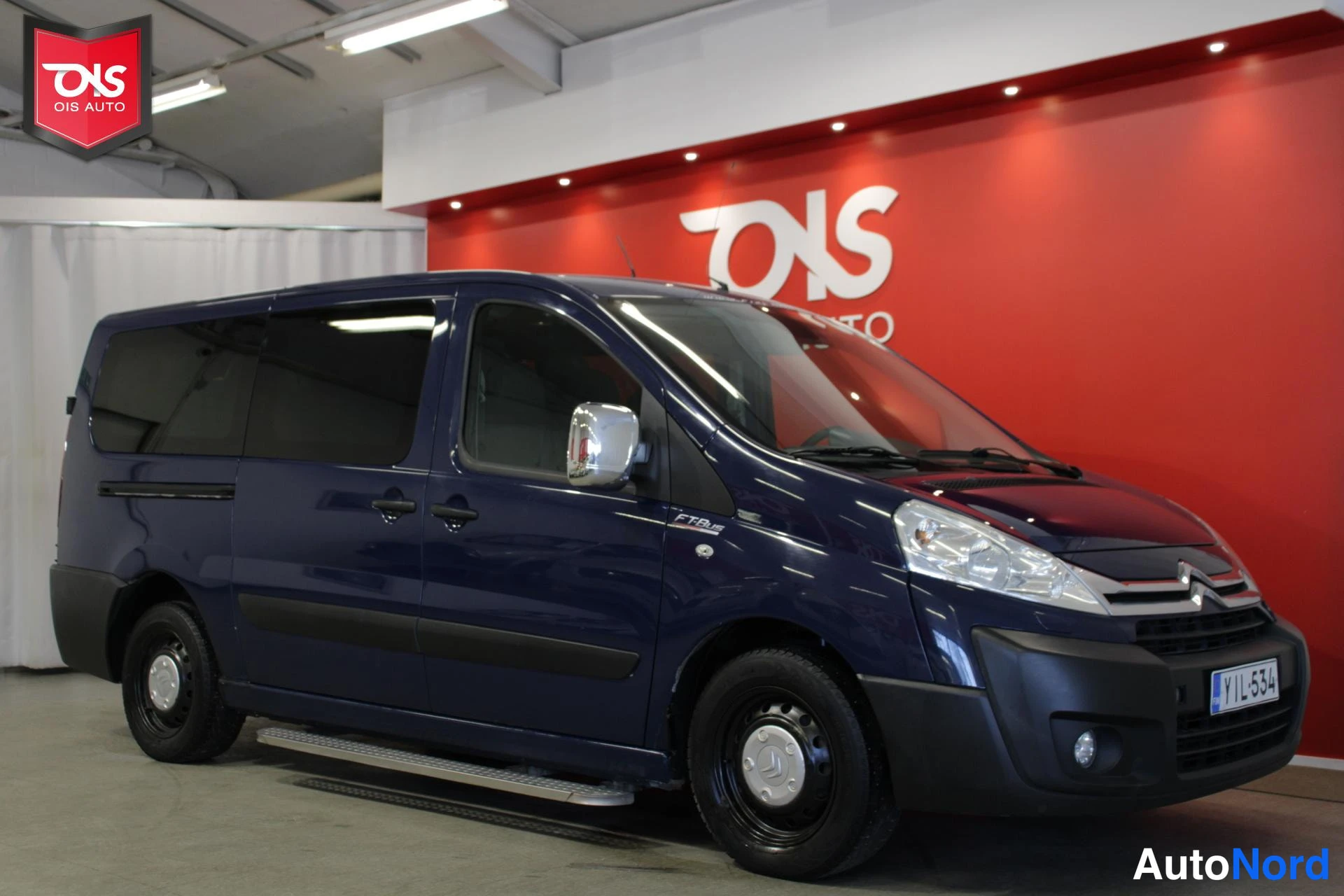 Sininen Citroen Jumpy 2014, etuviisto, keula oikealle, kuva 4