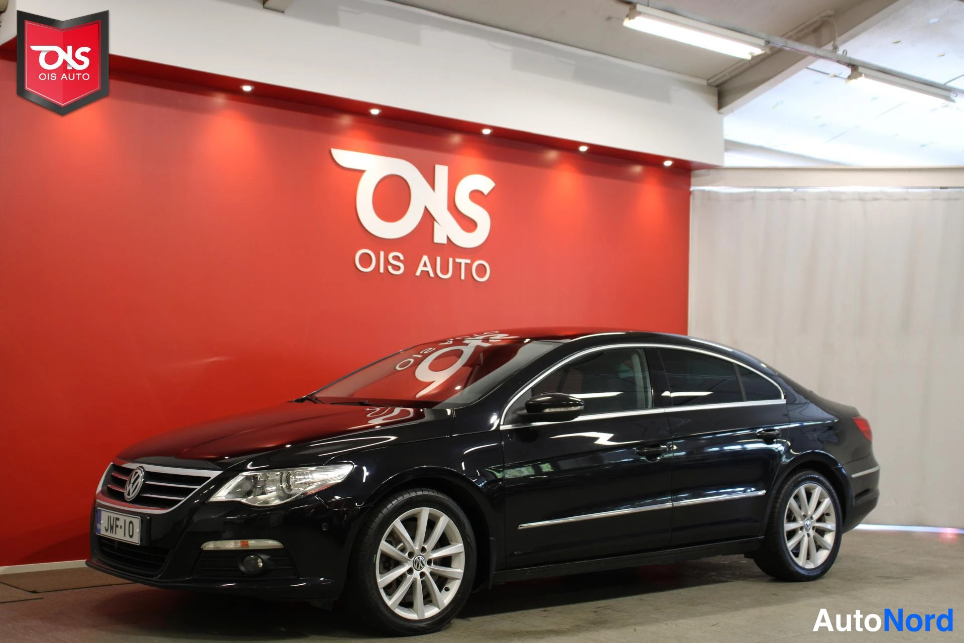 Musta Volkswagen Passat 2009, etuviisto, keula vasemmalle, kuva 2