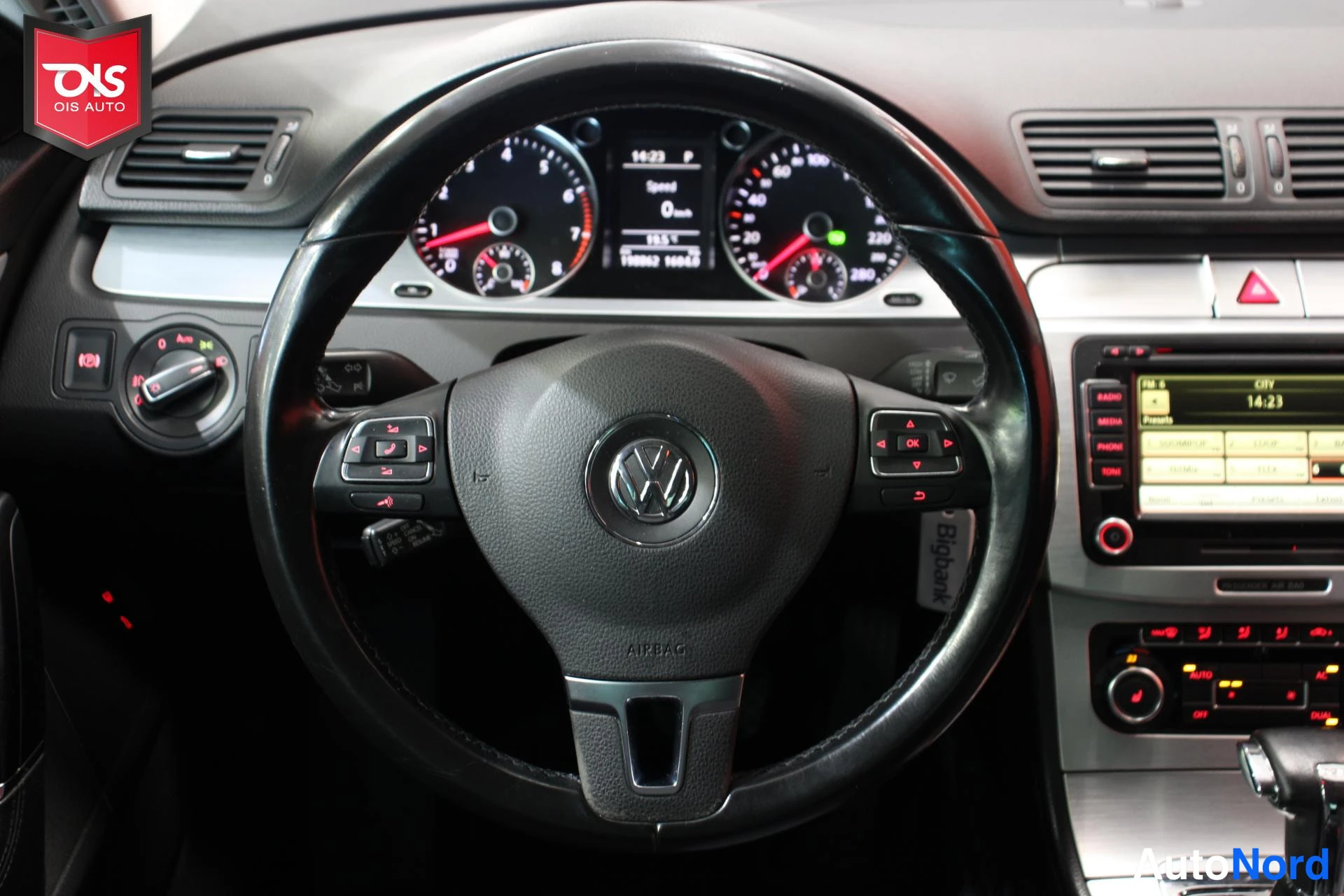 Musta Volkswagen Passat 2009, yksityiskohta, kuva 18