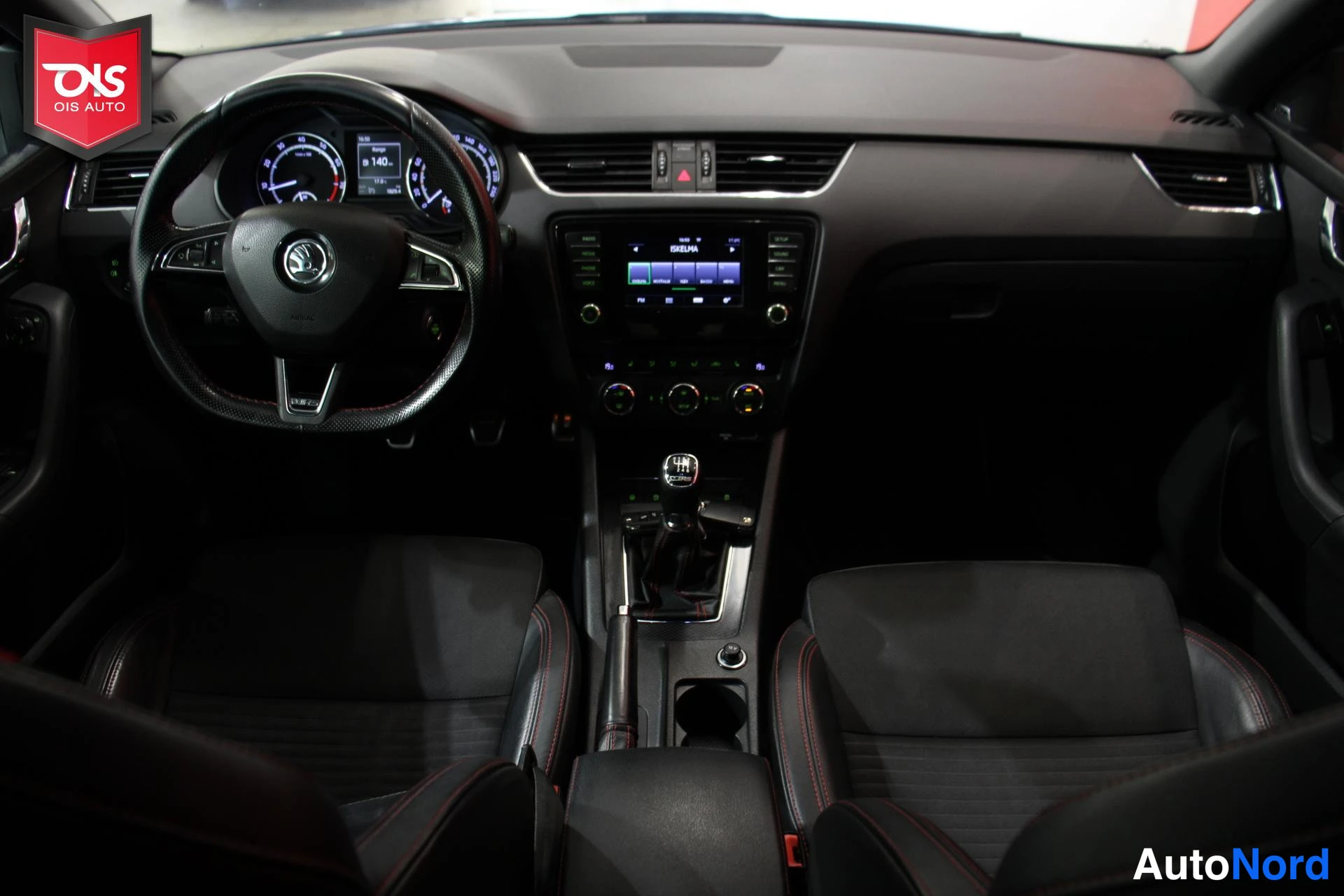 Sininen Skoda Octavia RS 2015, ohjaamo, kuva 9